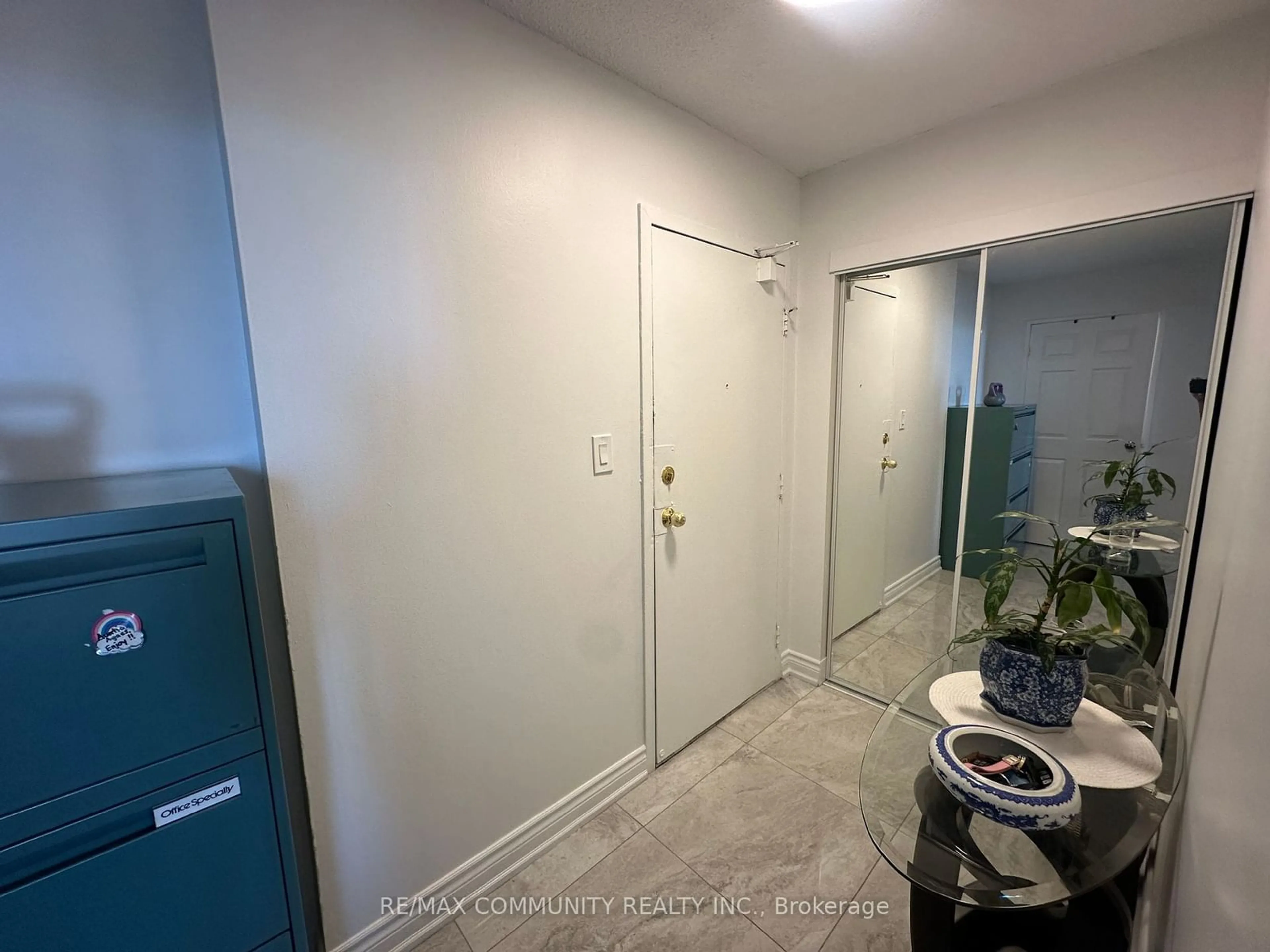 Indoor entryway, not visible floor for 100 Wingarden Crt #1209, Toronto Ontario M1B 2P4