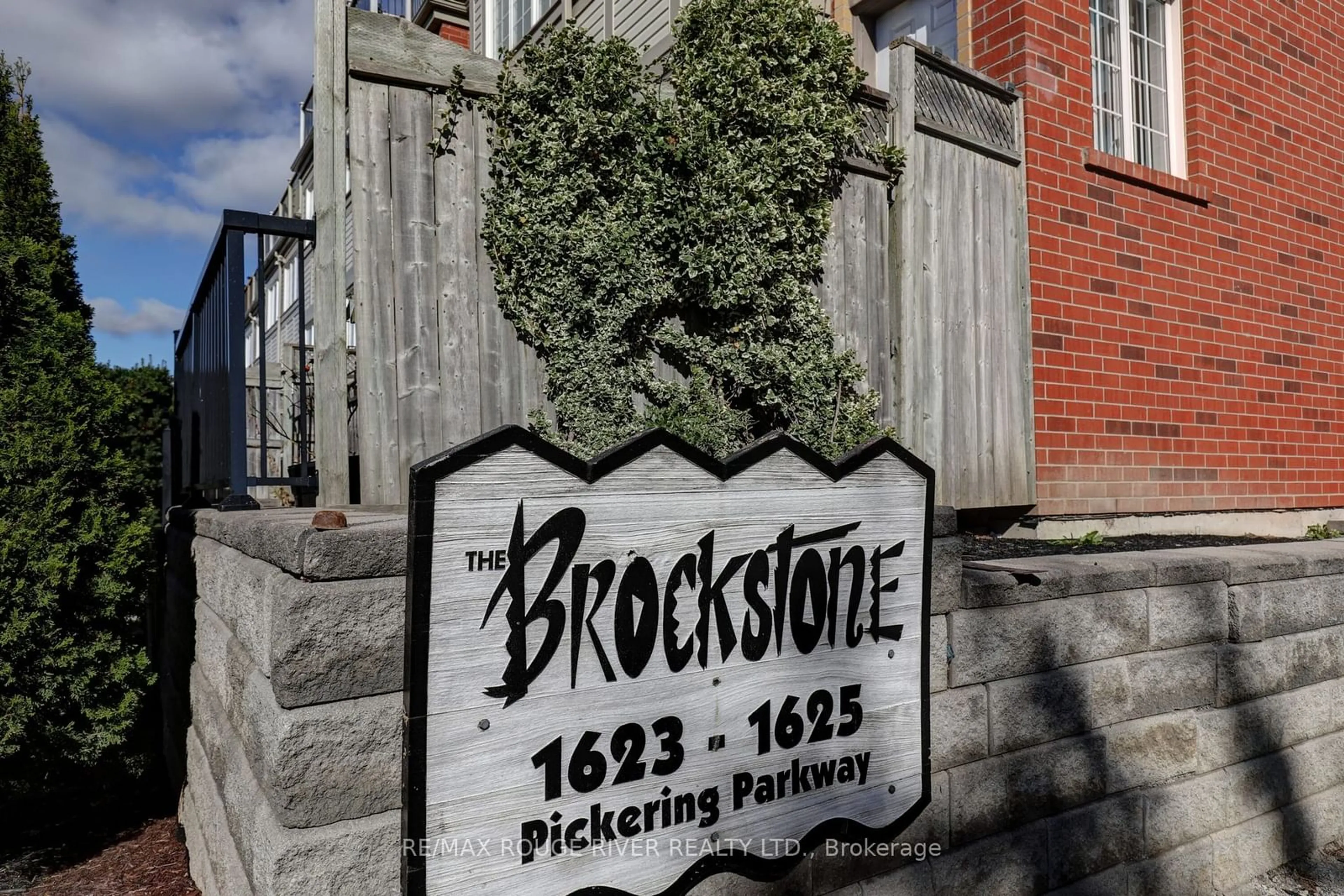 Frontside or backside of a home, the front or back of building for 1623 Pickering Pkwy #5, Pickering Ontario L1V 6Z5