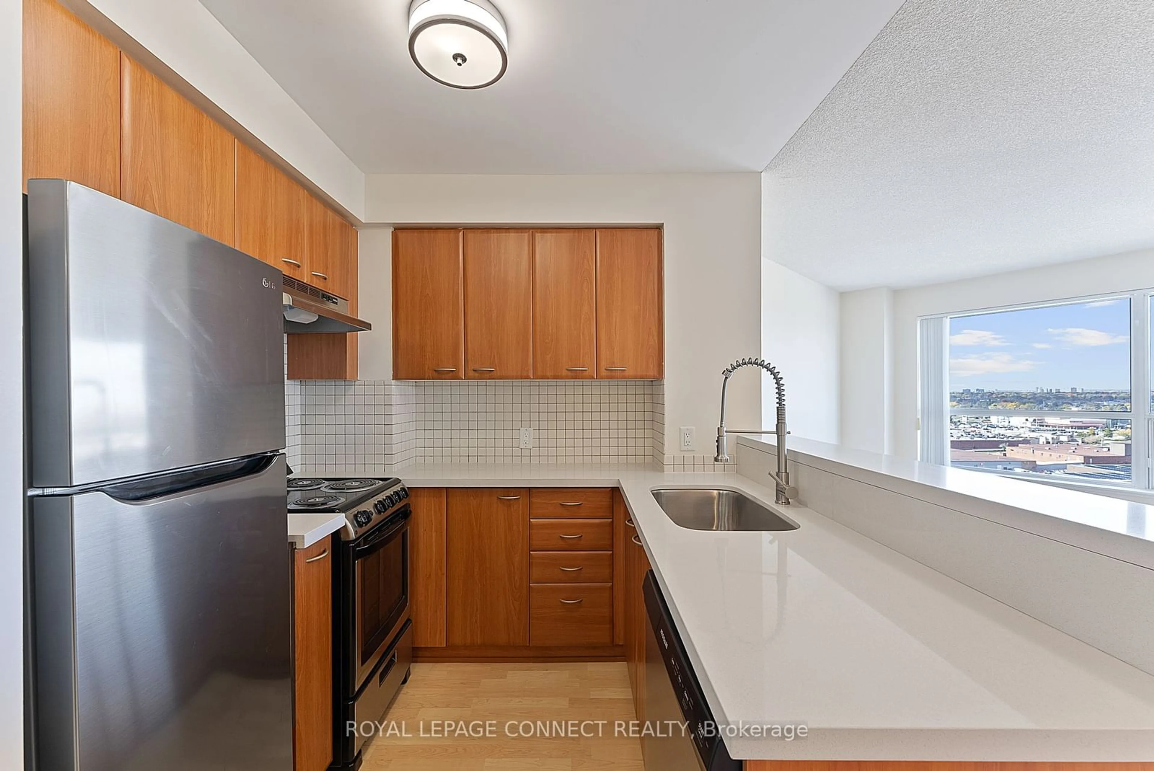 Standard kitchen for 36 Lee Centre Dr #1712, Toronto Ontario M1H 3K2