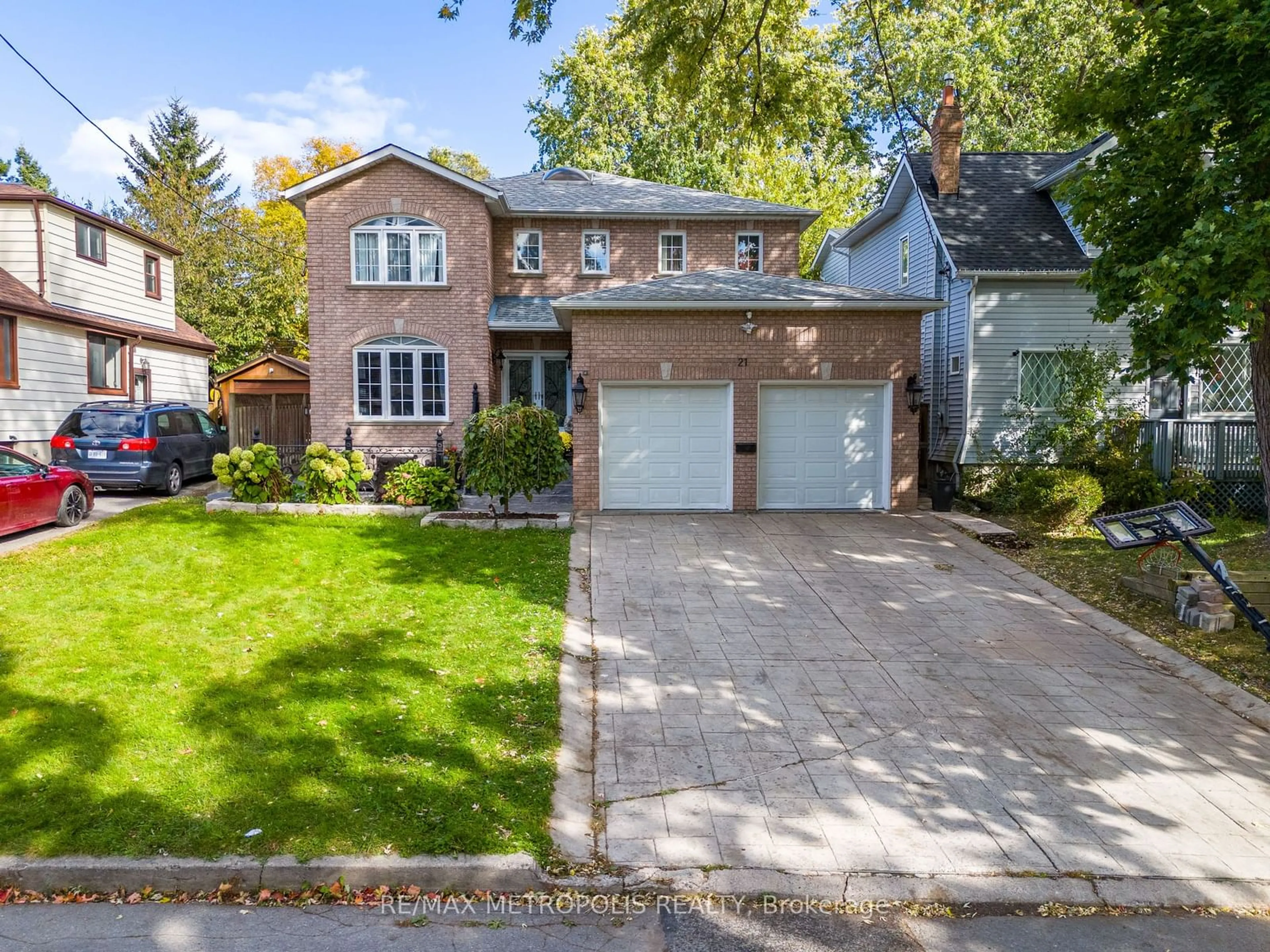 Frontside or backside of a home, the street view for 21 St Quentin Ave, Toronto Ontario M1M 2M7