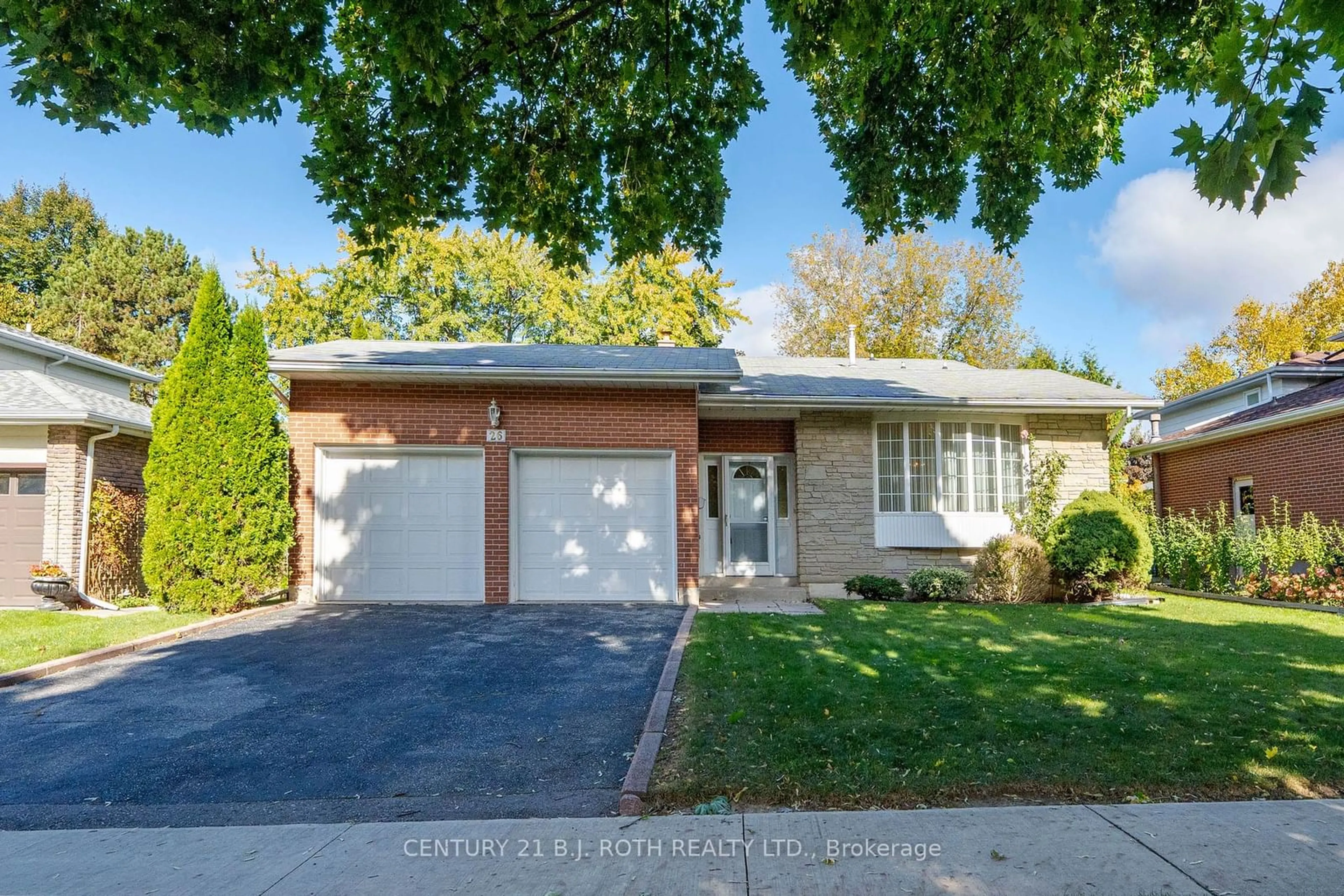 A pic from exterior of the house or condo, the street view for 26 Stubbswood Sq, Toronto Ontario M1S 2K6