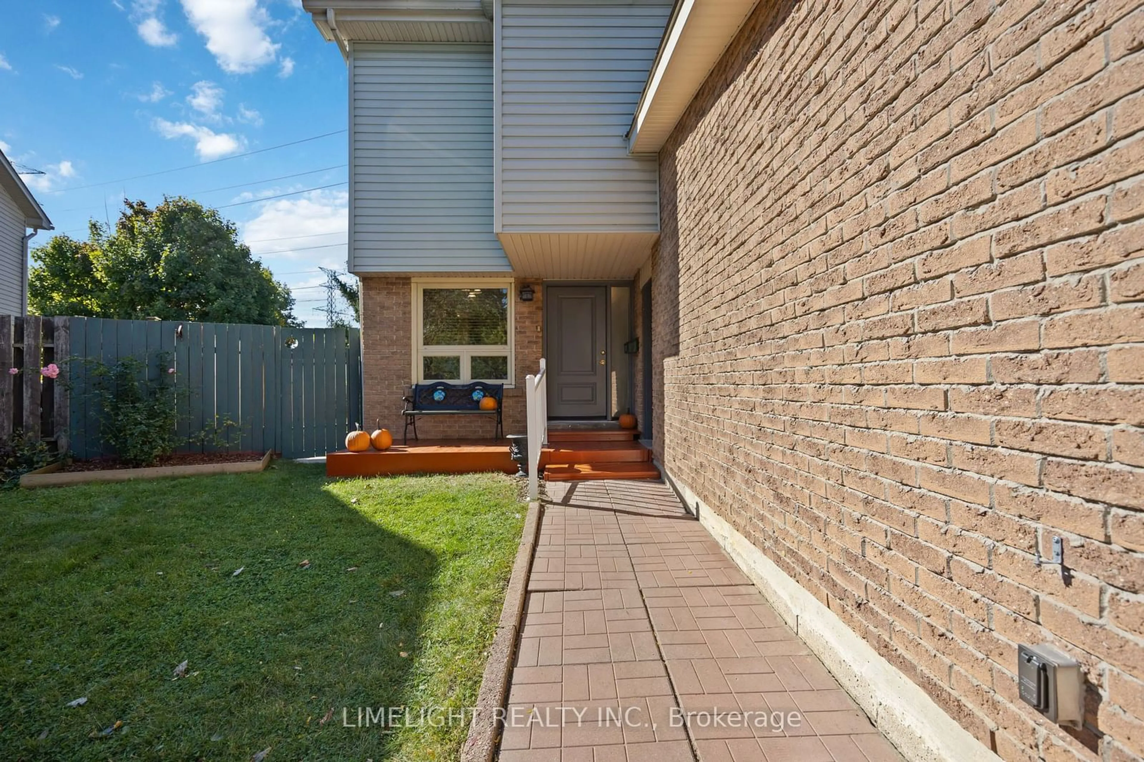 Home with brick exterior material for 1633 Dreyber Crt, Pickering Ontario L1V 3H8