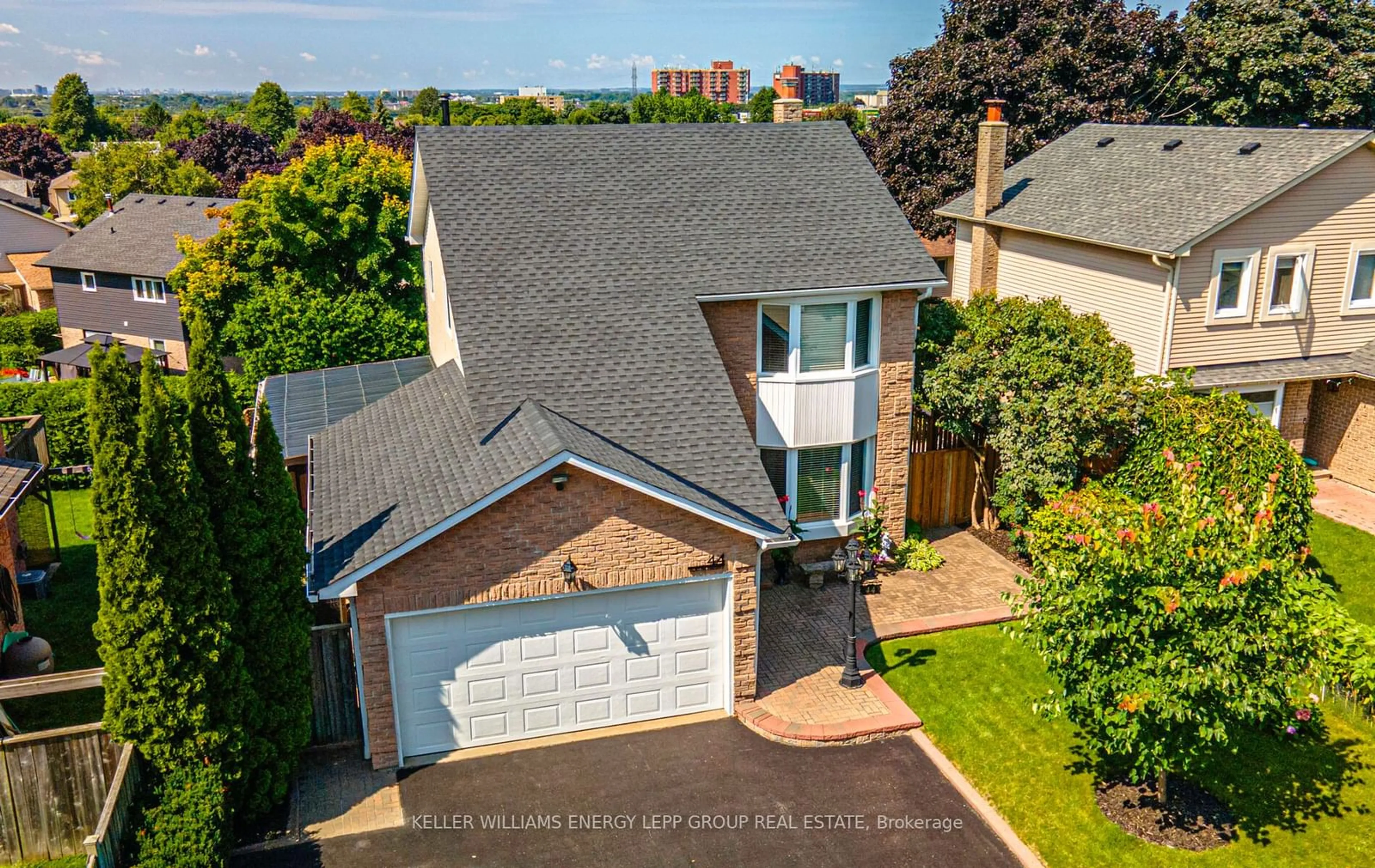 Frontside or backside of a home, the street view for 44 Winston Cres, Whitby Ontario L1N 6Y1