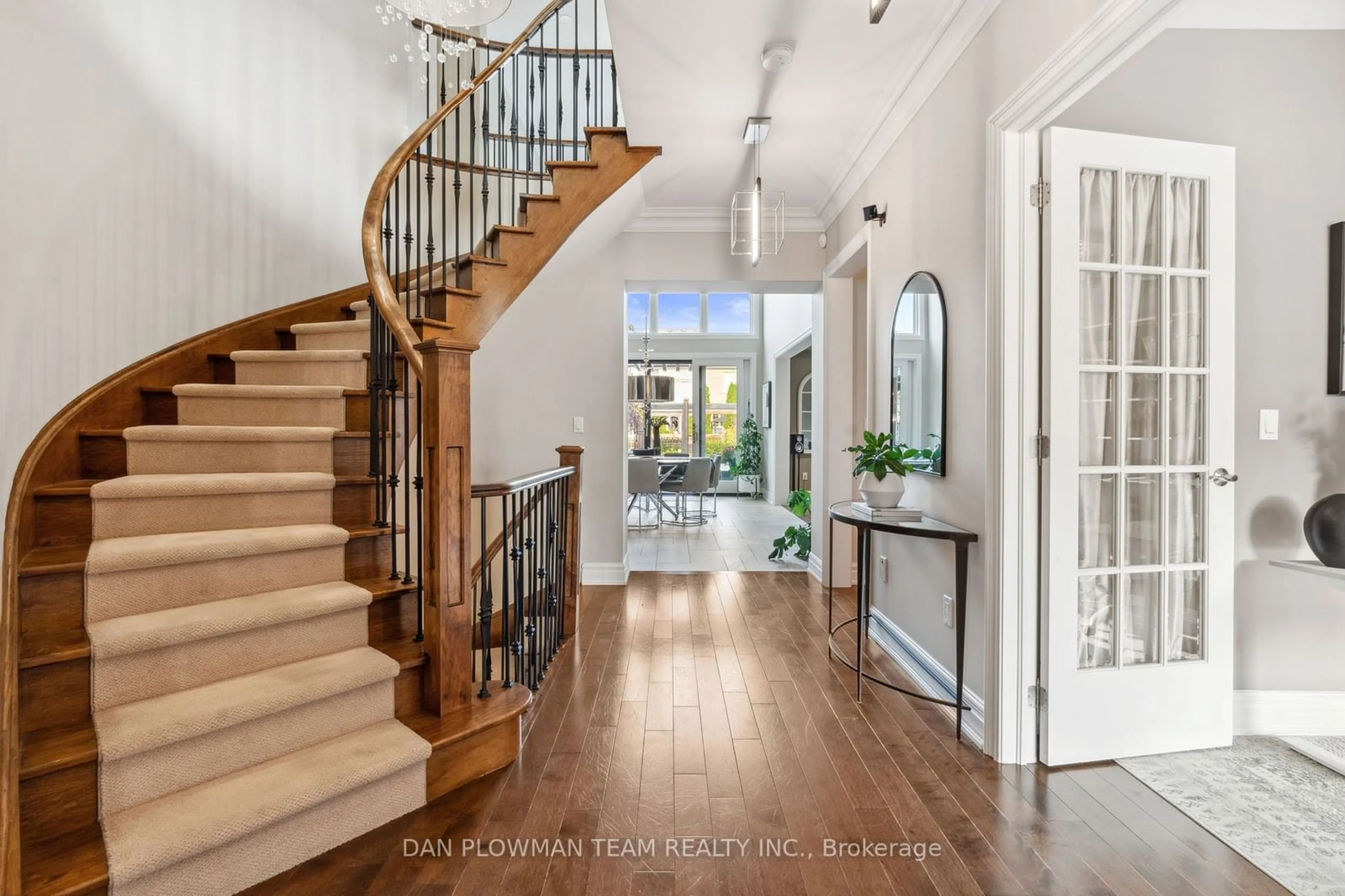 Indoor entryway, wood floors for 79 North St, Whitby Ontario L1M 0C5