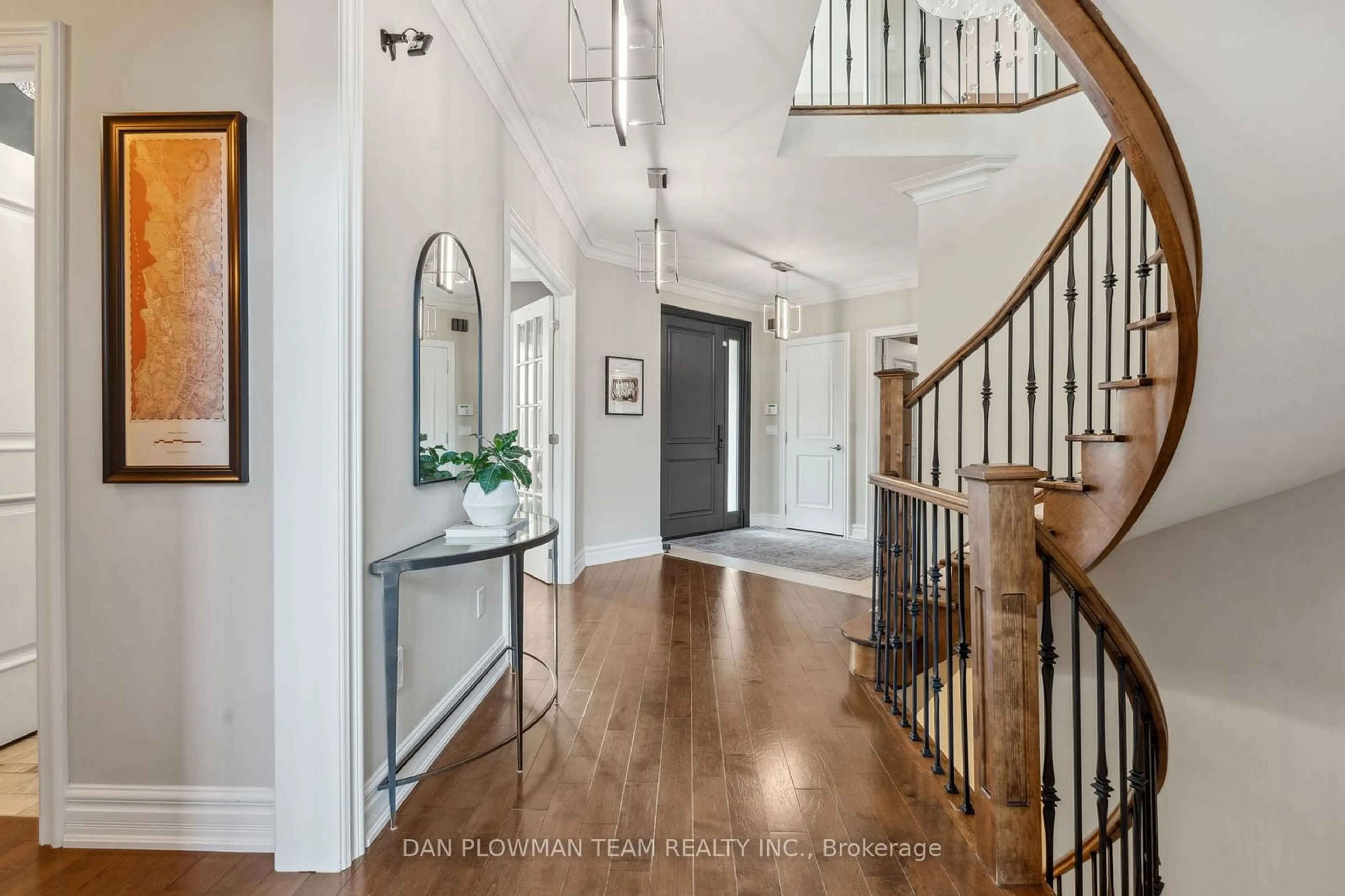 Indoor entryway, wood floors for 79 North St, Whitby Ontario L1M 0C5