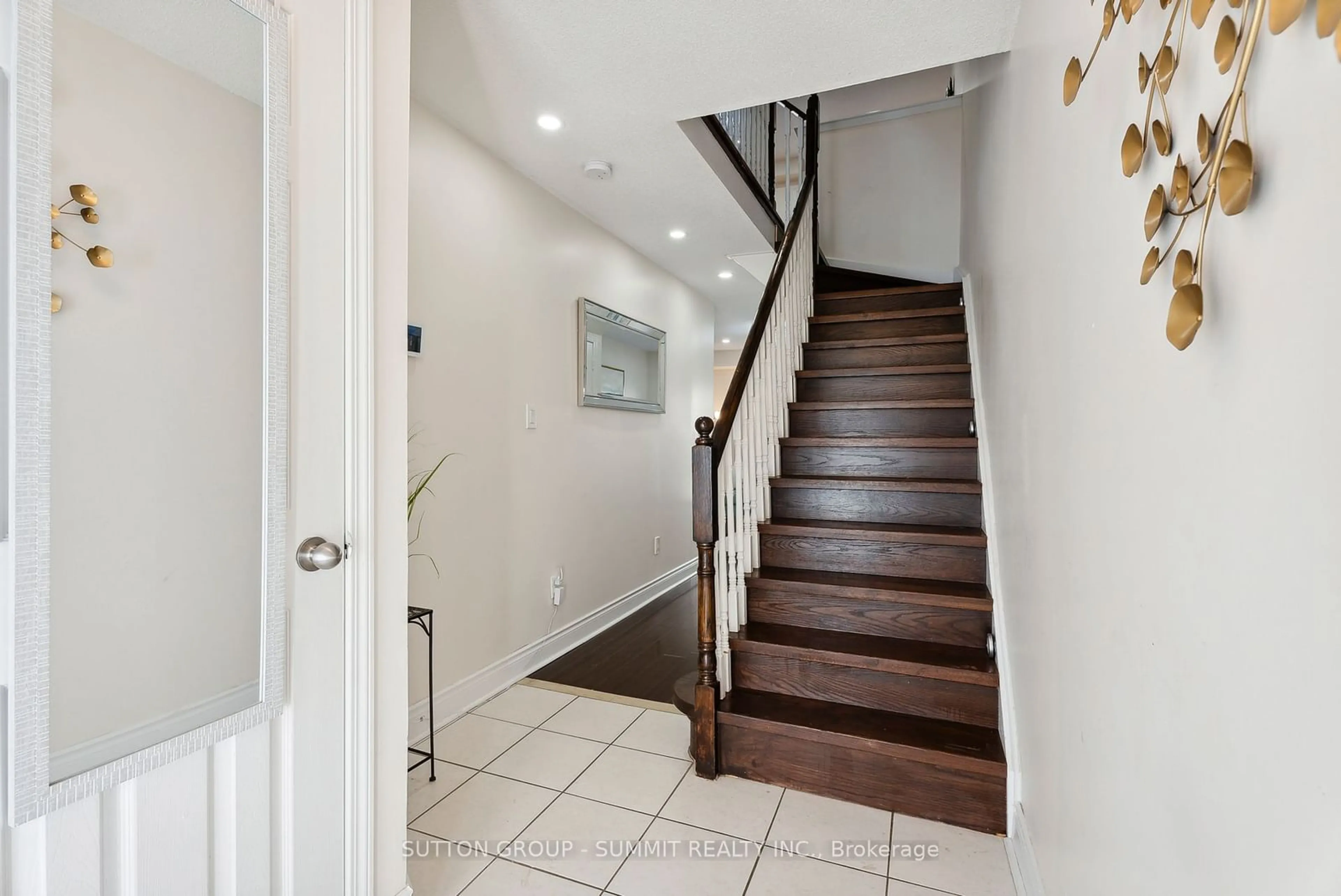 Indoor entryway, wood floors for 20 Lawrencetown St, Ajax Ontario L1S 0B8