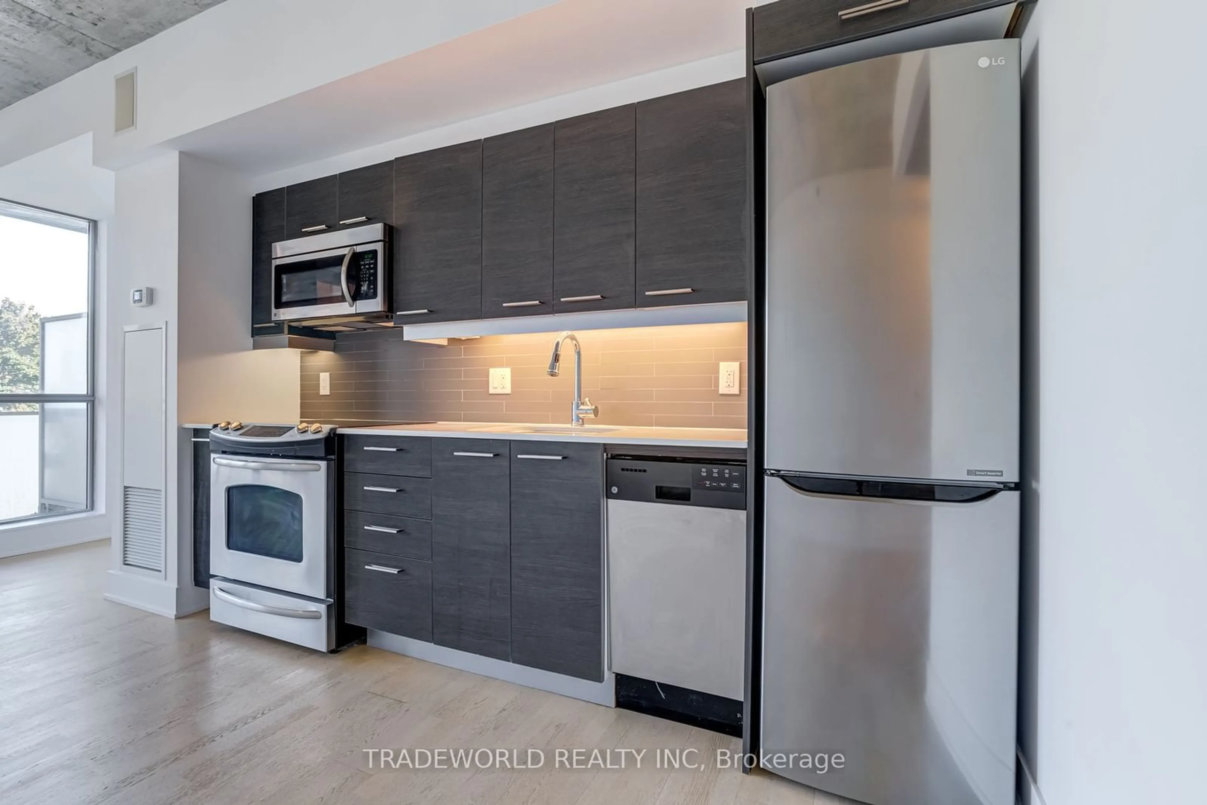 Standard kitchen for 630 Queen St #308, Toronto Ontario M4M 1G3