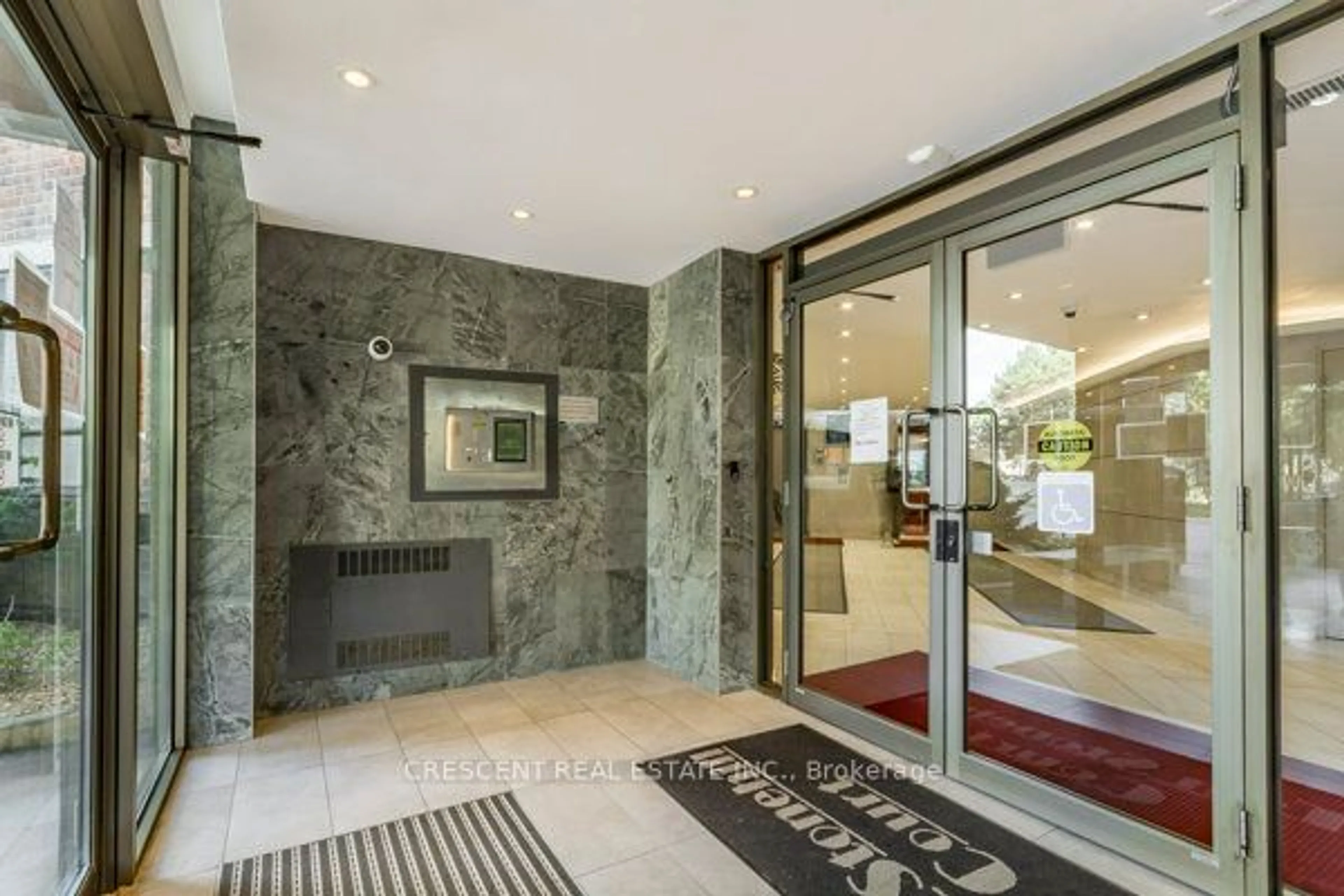 Indoor foyer, ceramic floors for 10 Stonehill Crt #611, Toronto Ontario M1W 2X8