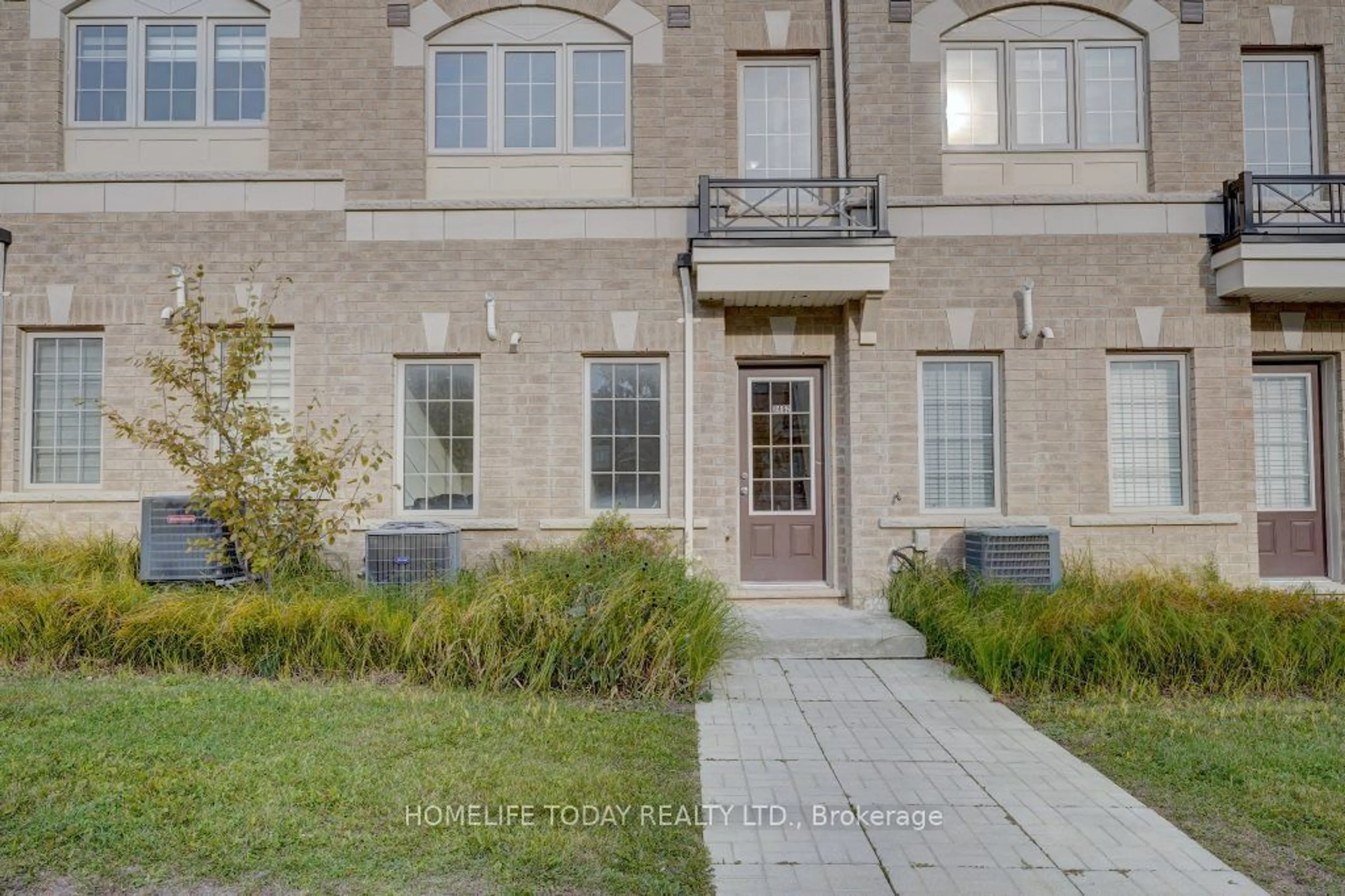 A pic from exterior of the house or condo, the street view for 2462 Rosedrop Path #220, Oshawa Ontario L1L 0L2