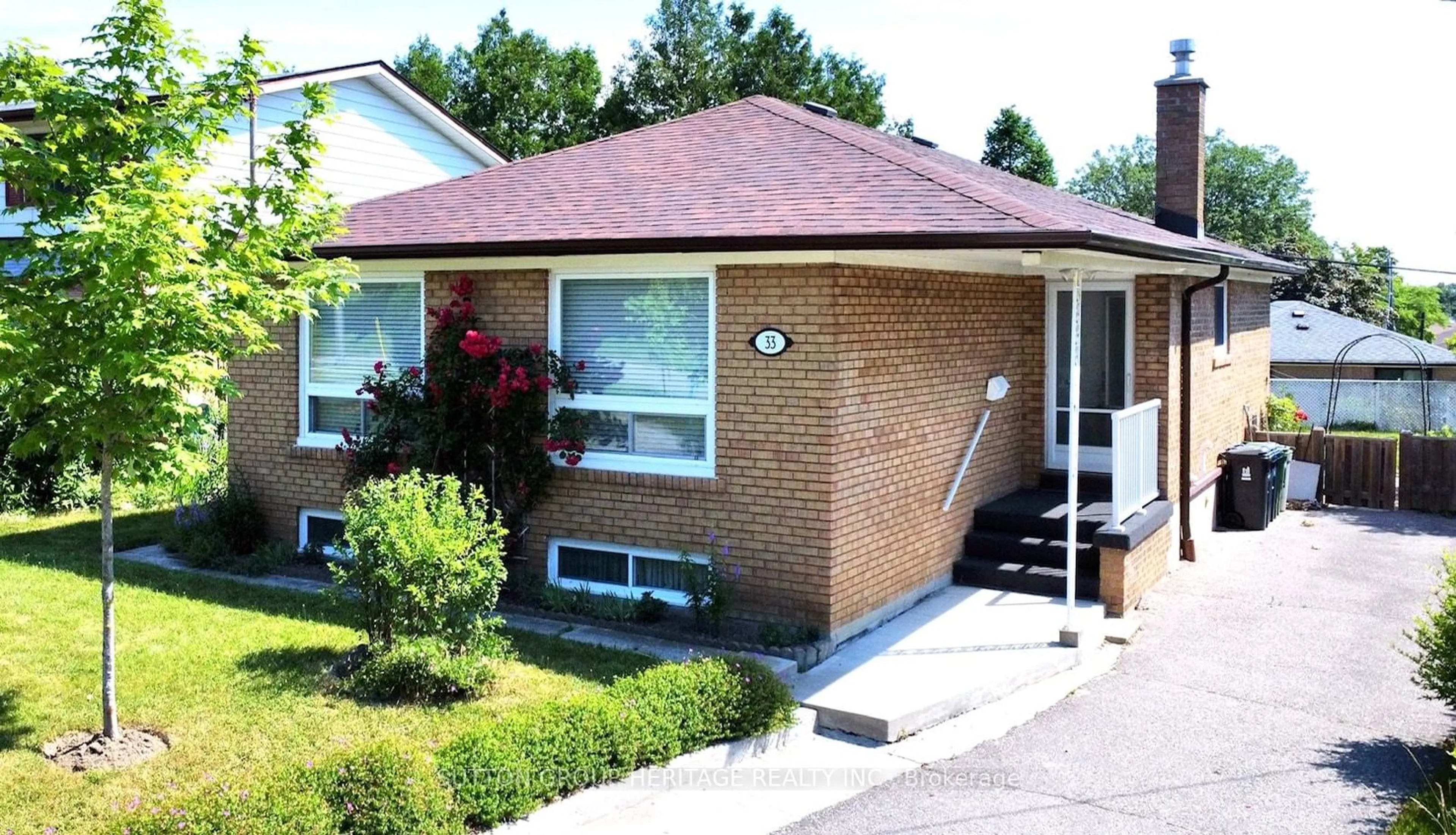 Home with brick exterior material for 33 Indian Mound Cres, Toronto Ontario M1H 1W2