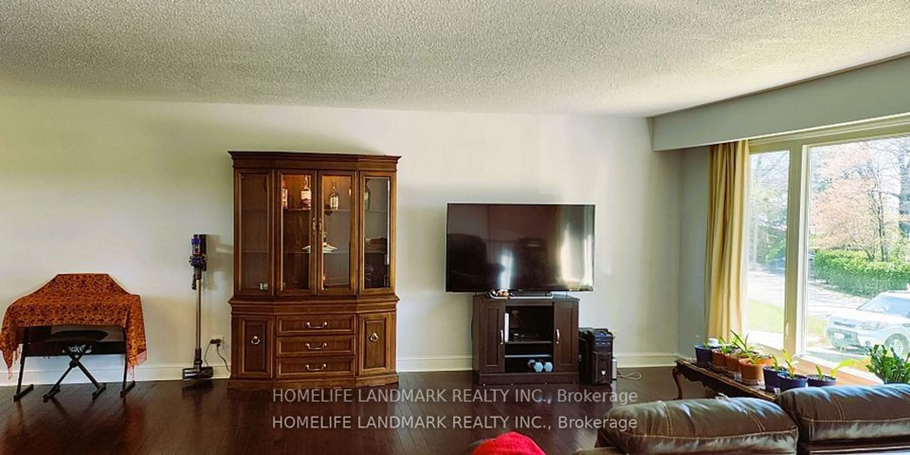 A pic of a room, not visible floor for 41 Pettet Dr, Scugog Ontario L9L 1B4