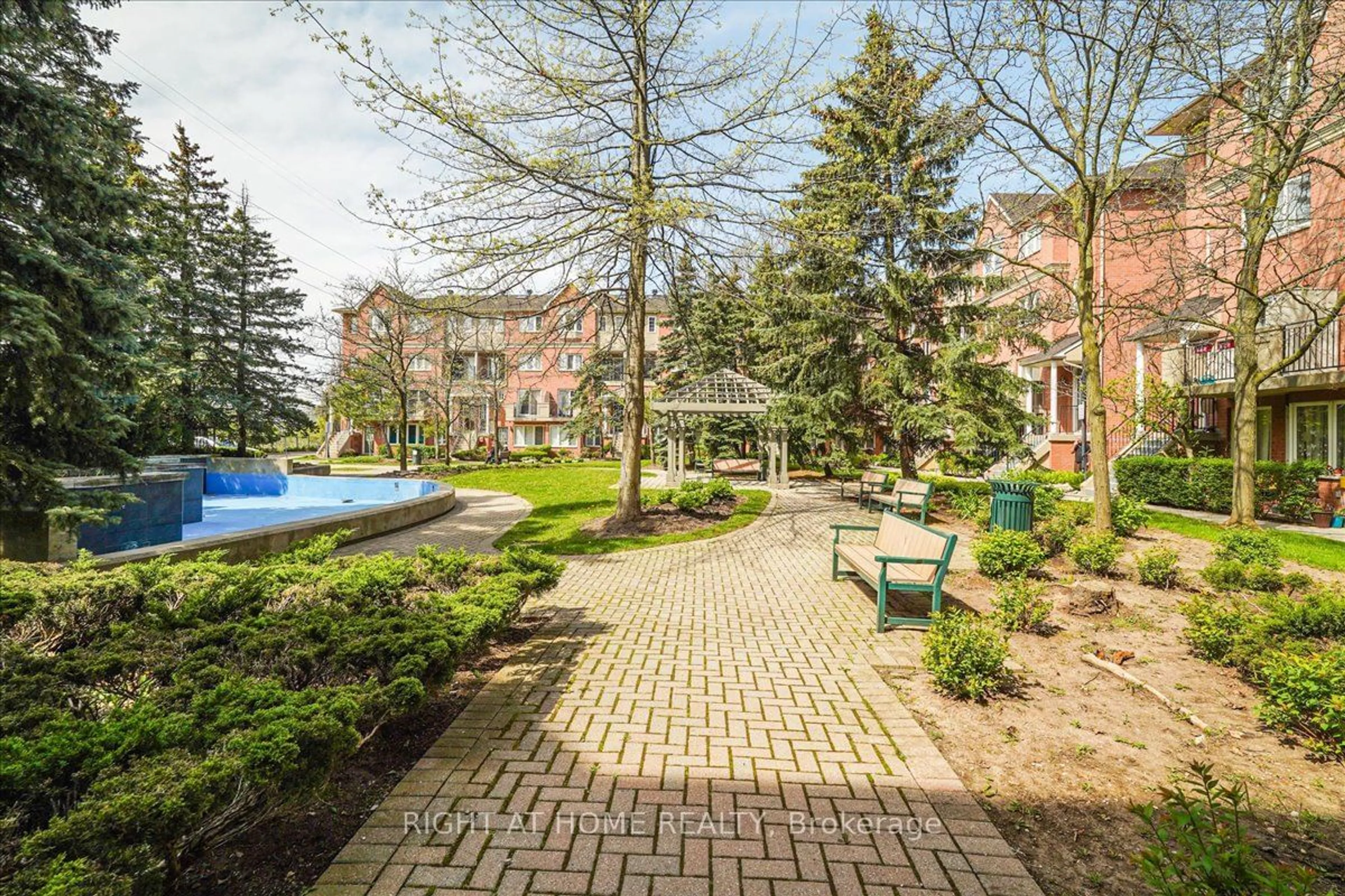 Patio, the fenced backyard for 1881 Mcnicoll Ave #558, Toronto Ontario M1V 5M2