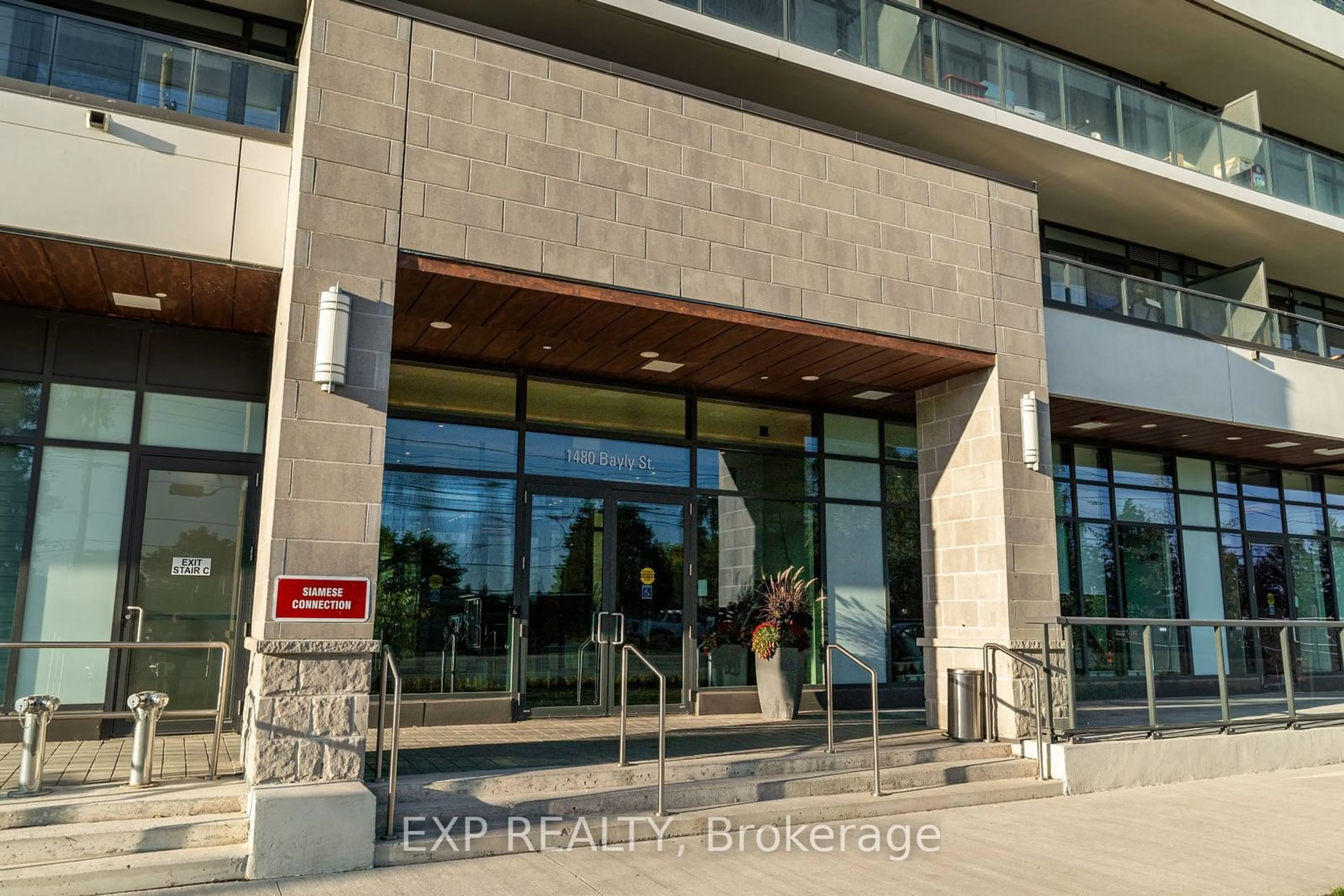 Indoor foyer for 1480 Bayly St #1205, Pickering Ontario L1W 0C2