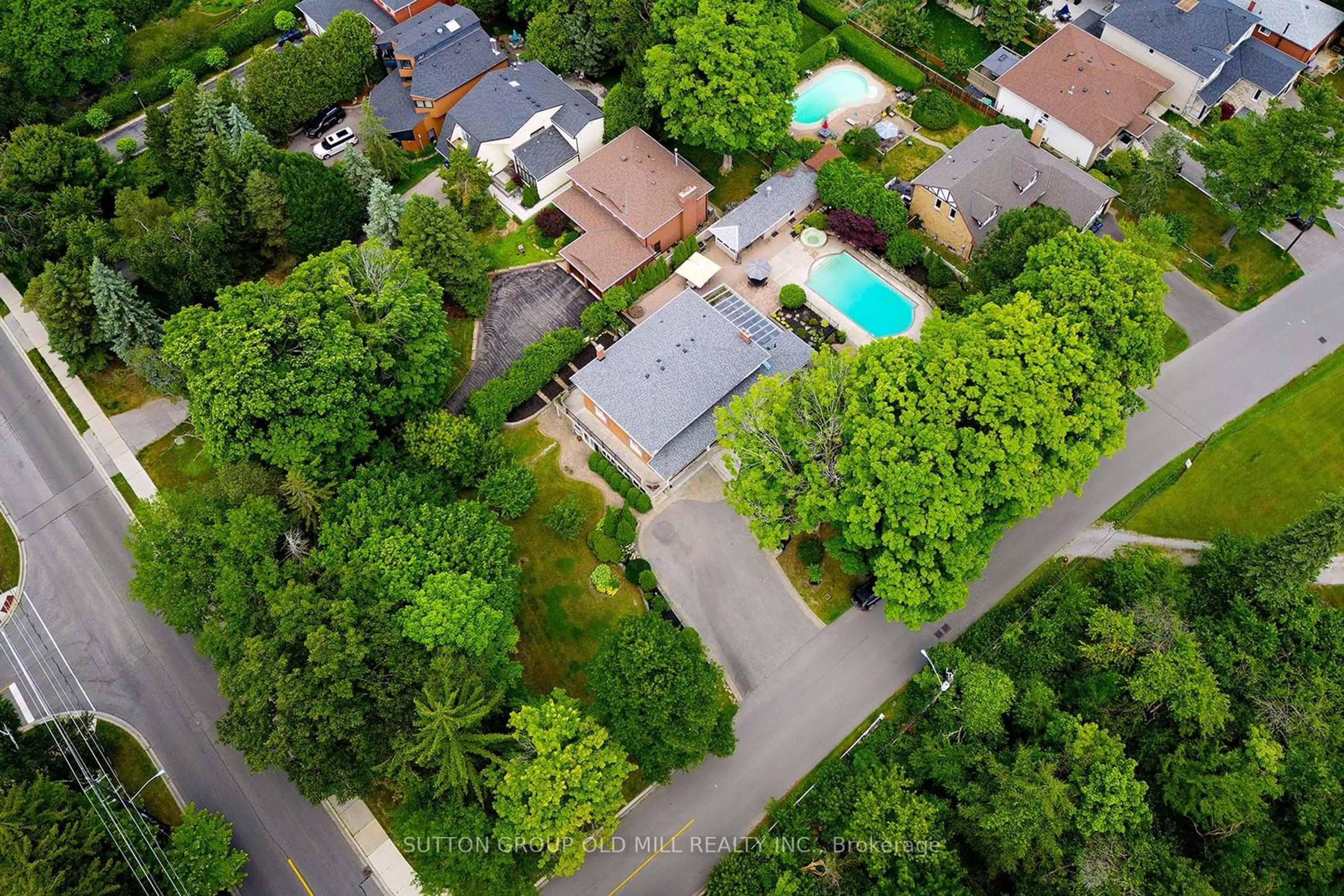 Frontside or backside of a home, the street view for 175 Bathgate Dr, Toronto Ontario M1C 1T4