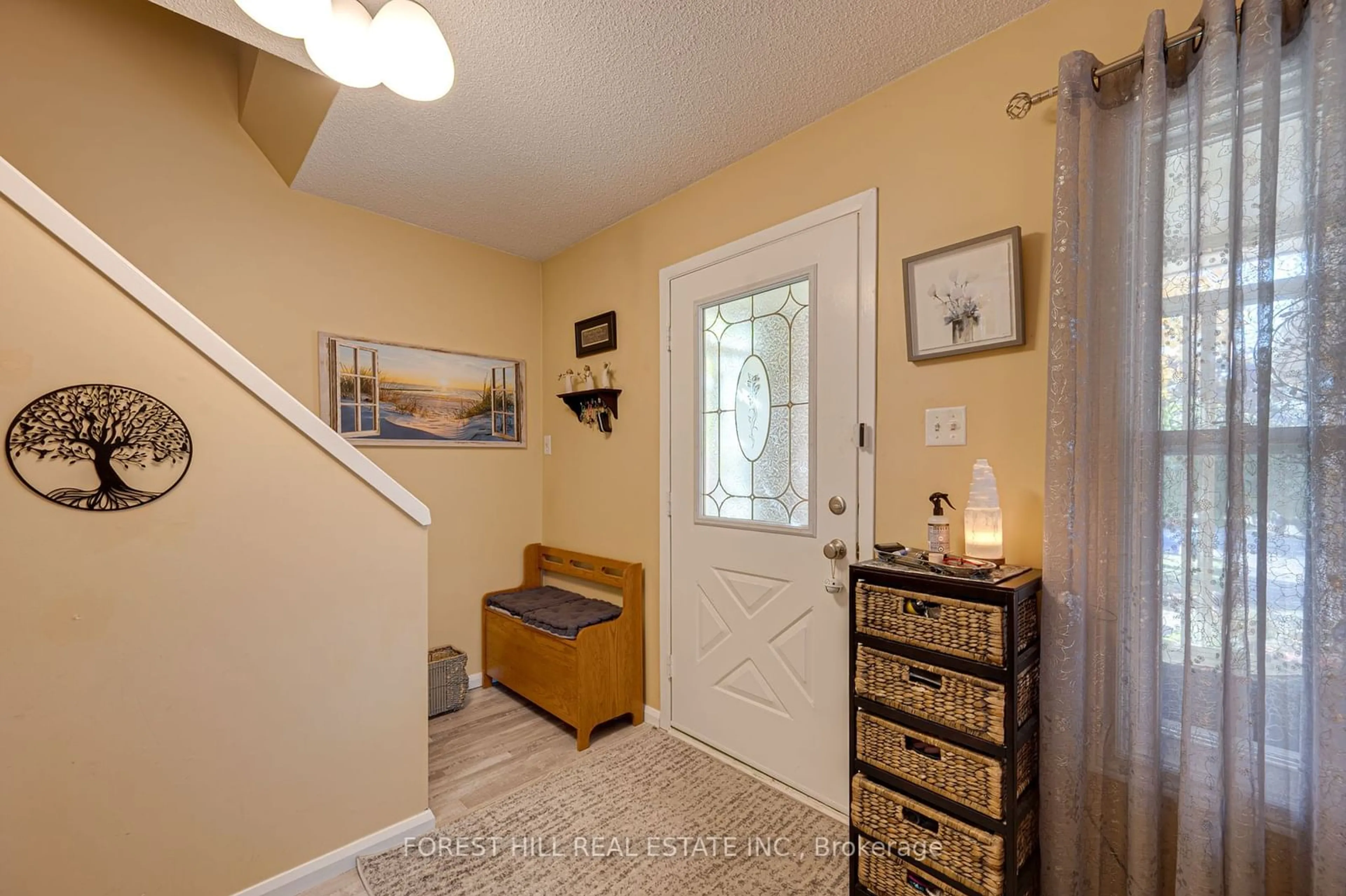 Indoor entryway, wood floors for 55 Humphrey Dr, Ajax Ontario L1S 4Z2