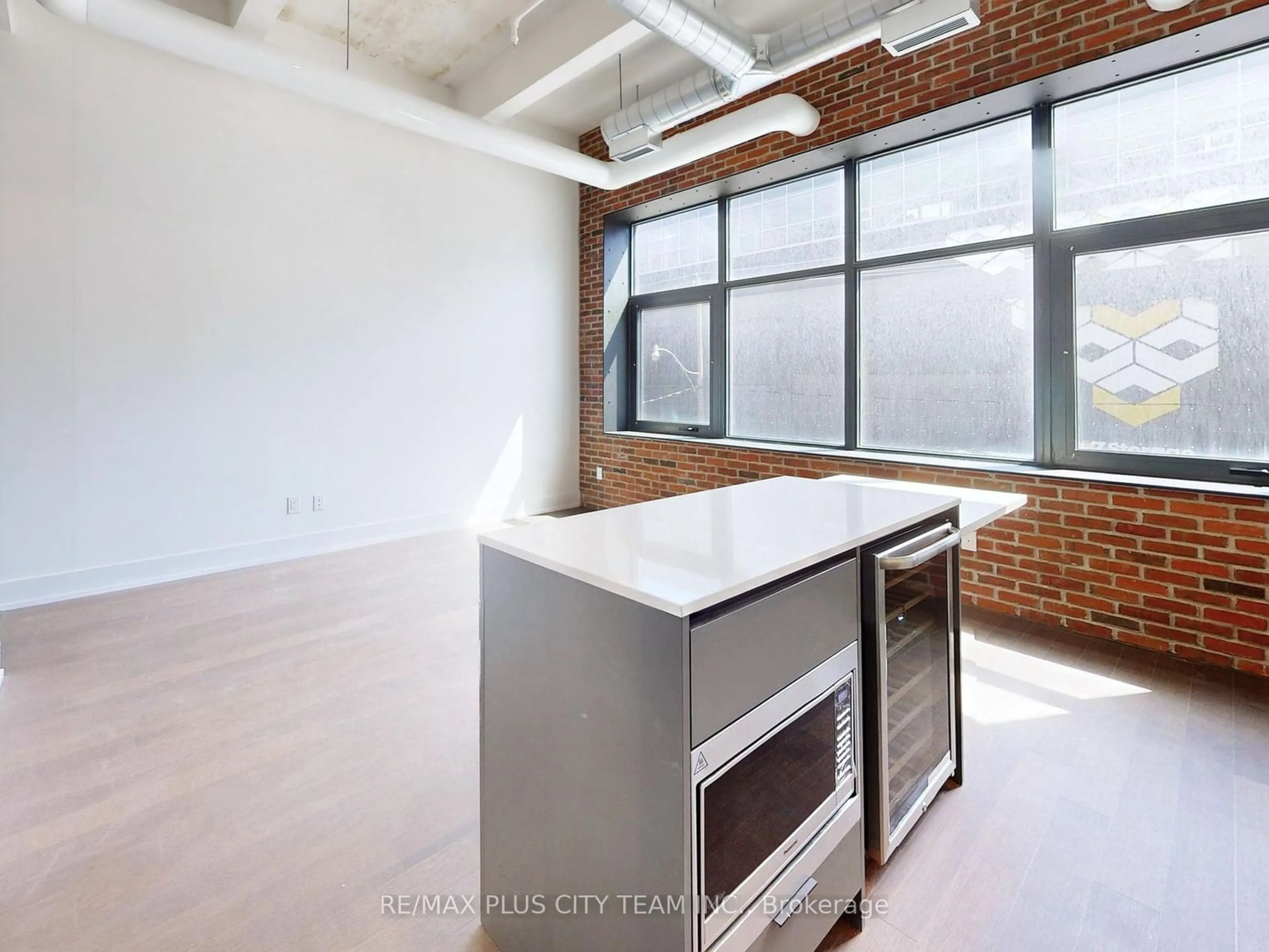 Open concept kitchen for 150 Logan Ave #206, Toronto Ontario M4M 0E4