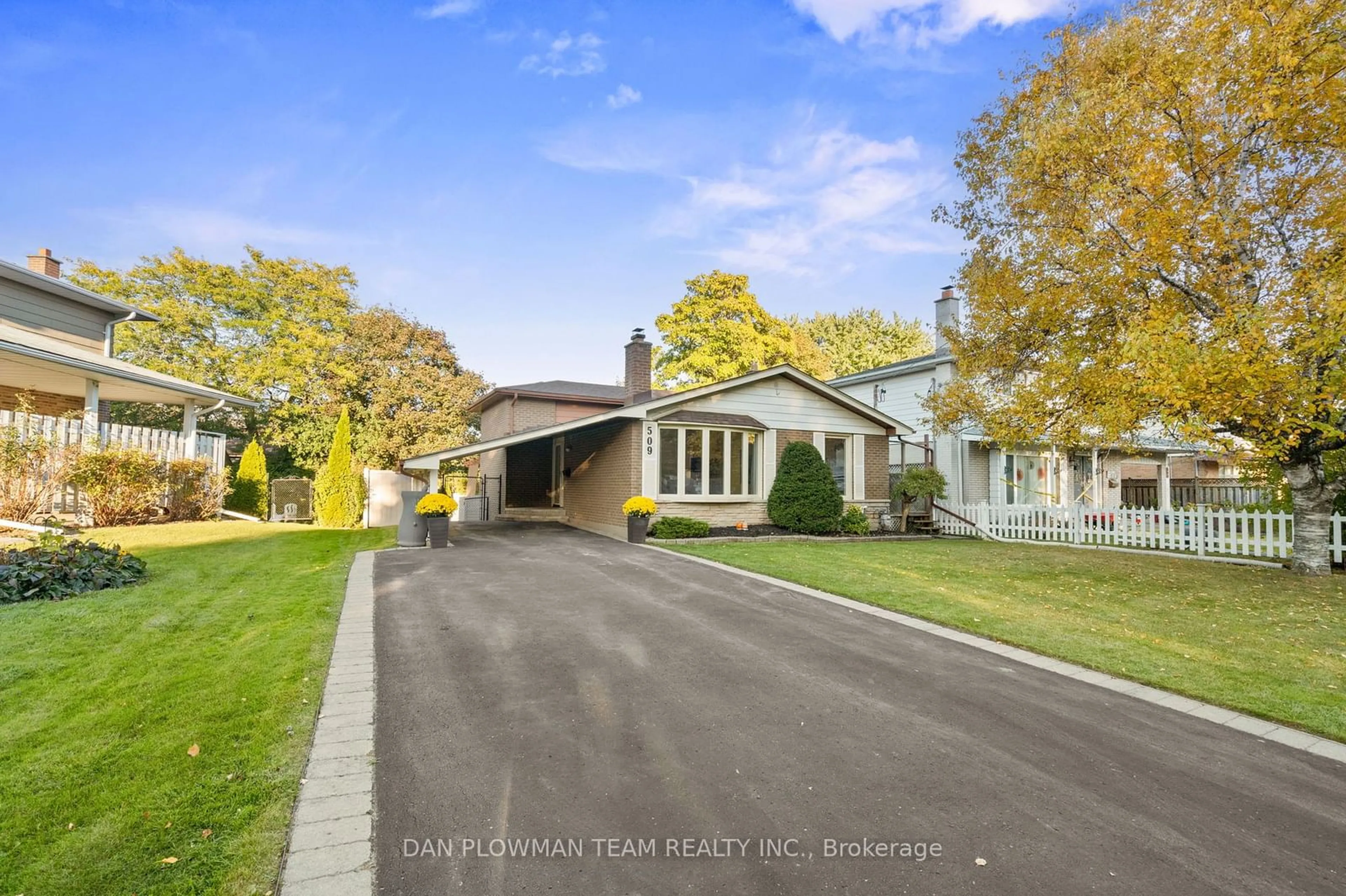 Frontside or backside of a home, the street view for 509 Harwood Dr, Oshawa Ontario L1G 2V2