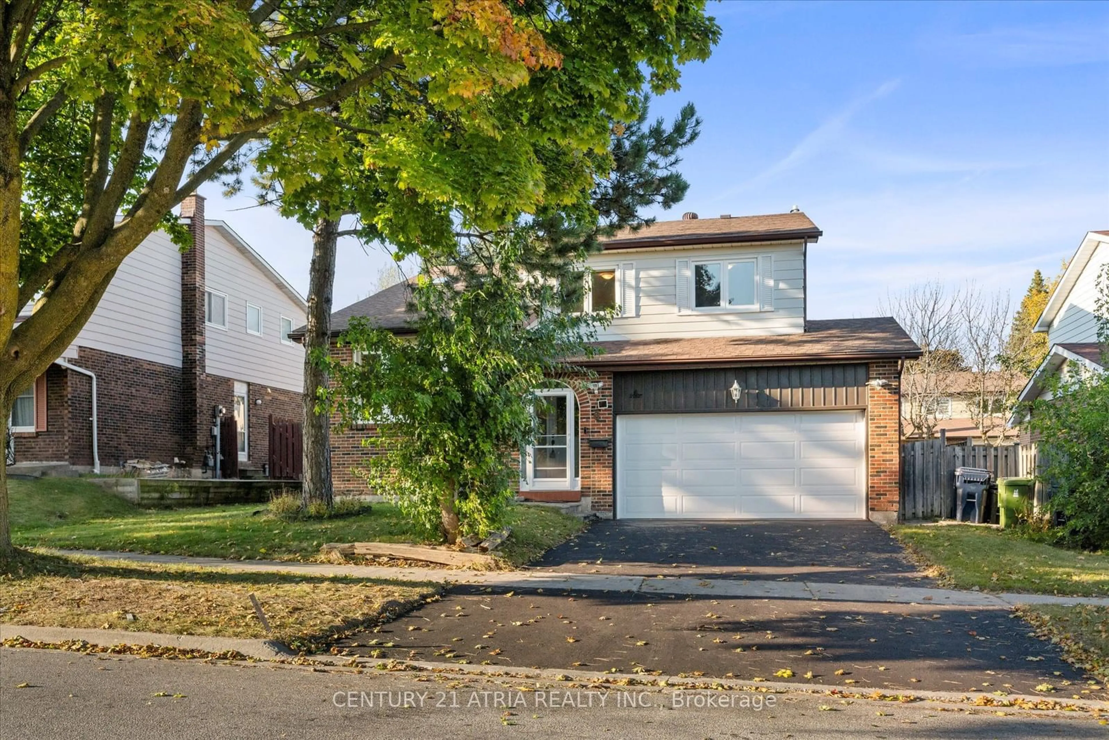 Frontside or backside of a home, the street view for 6 Pipers Green Ave, Toronto Ontario M1S 3J8