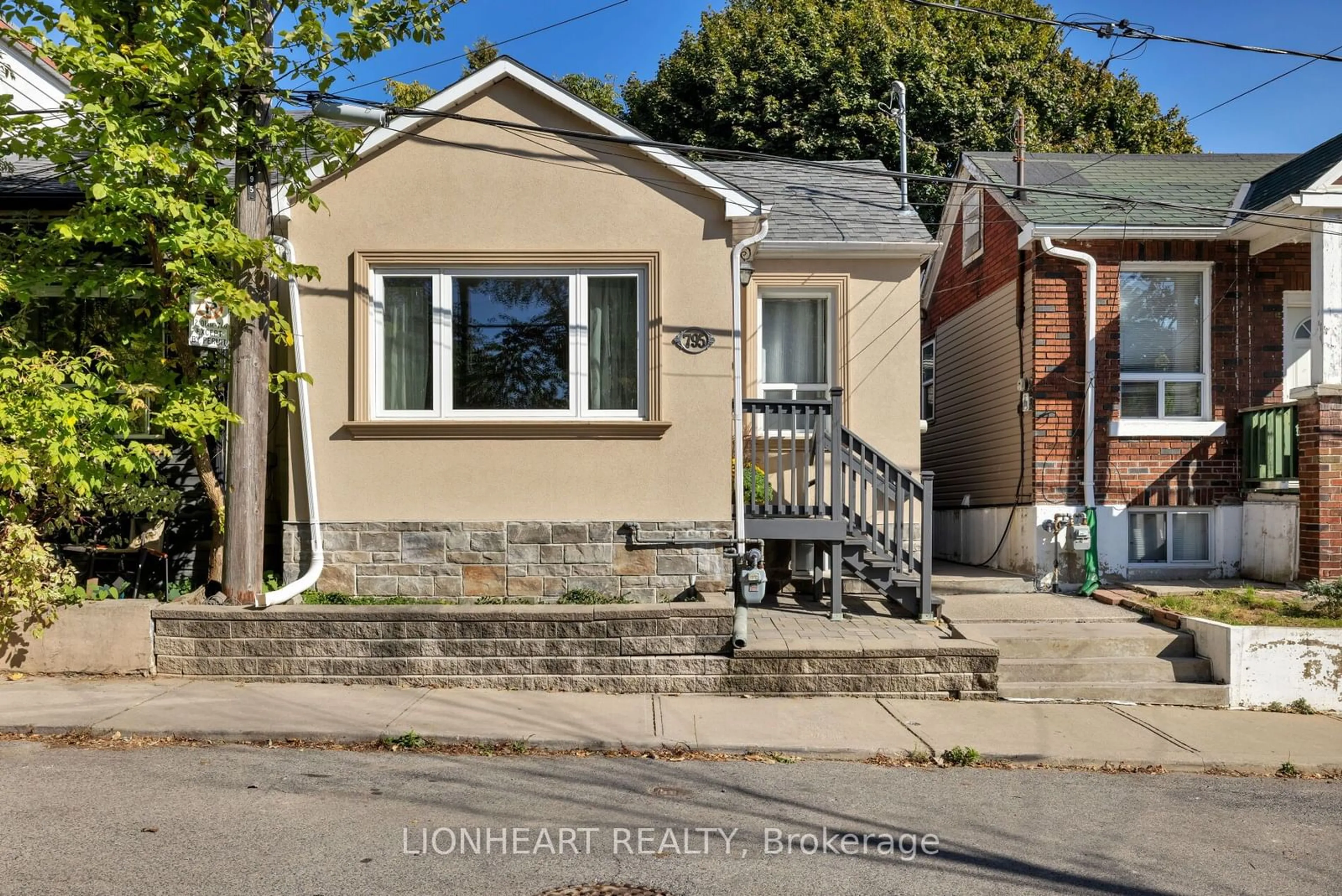 Frontside or backside of a home, cottage for 795 Craven Rd, Toronto Ontario M4L 2Z7