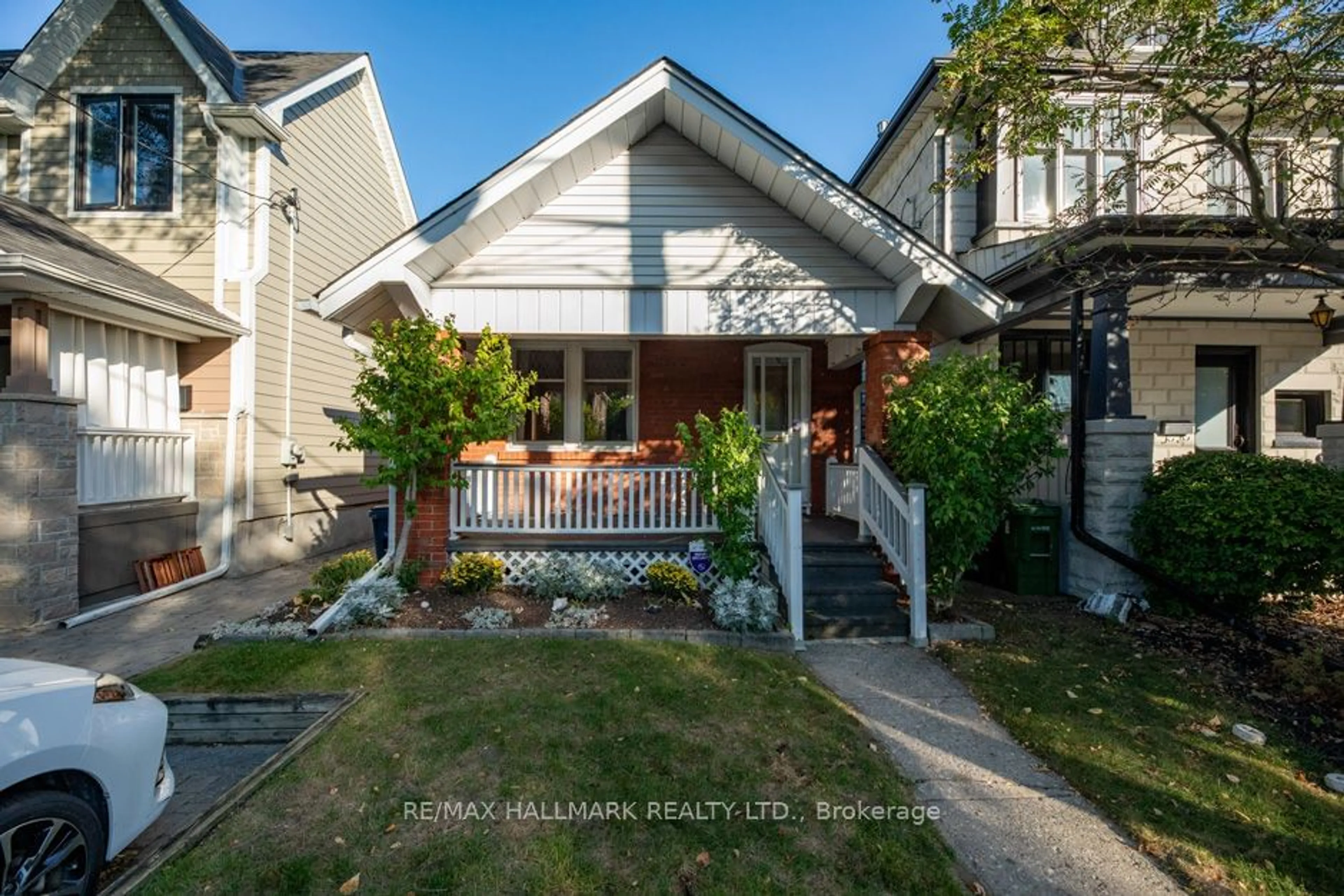 Frontside or backside of a home, cottage for 34 Northview Ave, Toronto Ontario M1N 1W1