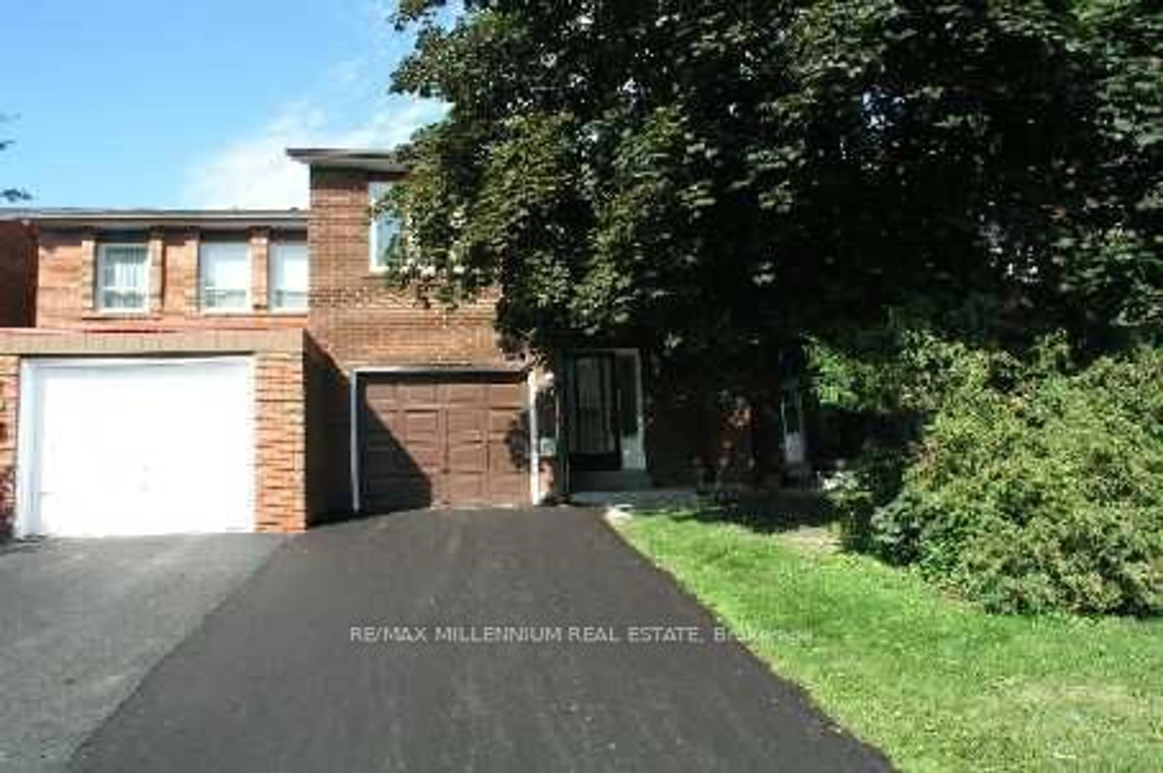 A pic from exterior of the house or condo, the street view for 7 Hawkshead Cres, Toronto Ontario M1W 2Z4