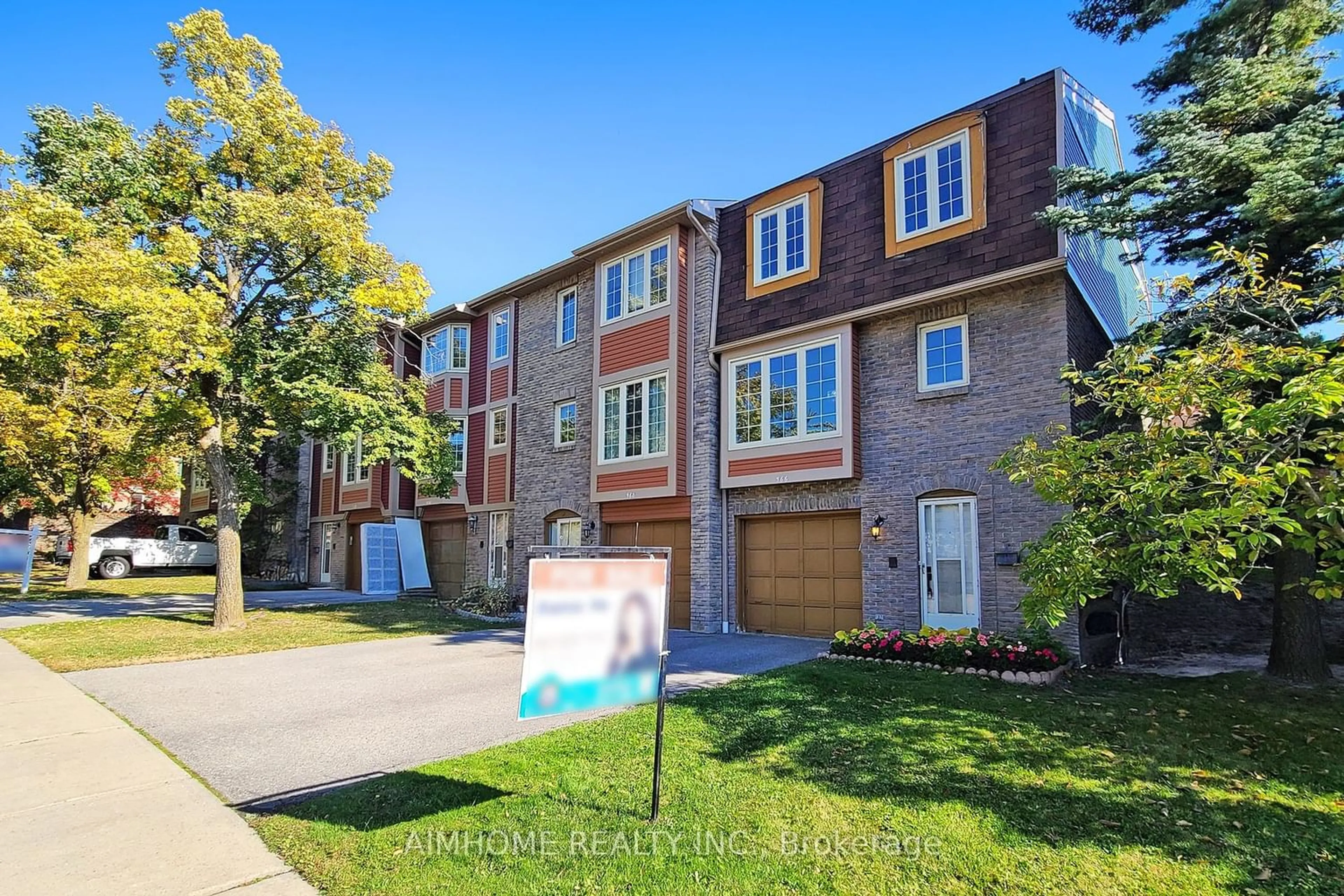 A pic from exterior of the house or condo, the street view for 566 Sandhurst Circ, Toronto Ontario M1S 4J6