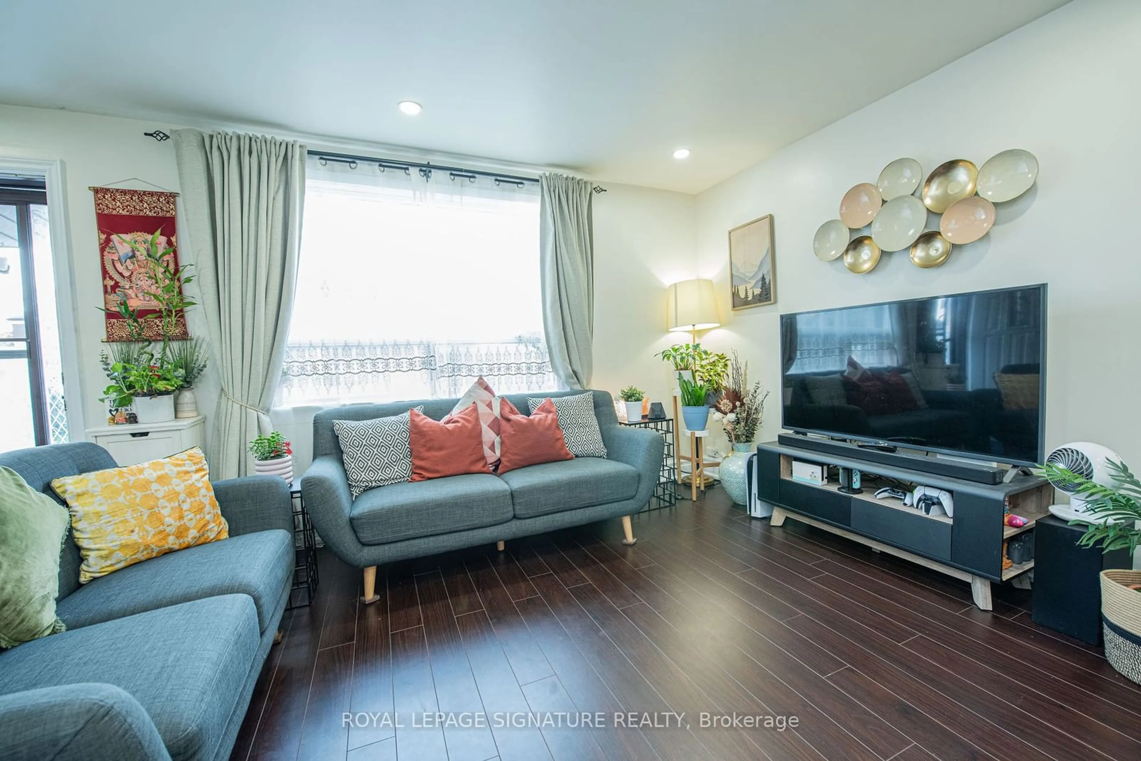 Living room, wood floors for 143 Magnolia Ave, Toronto Ontario M1K 3K7