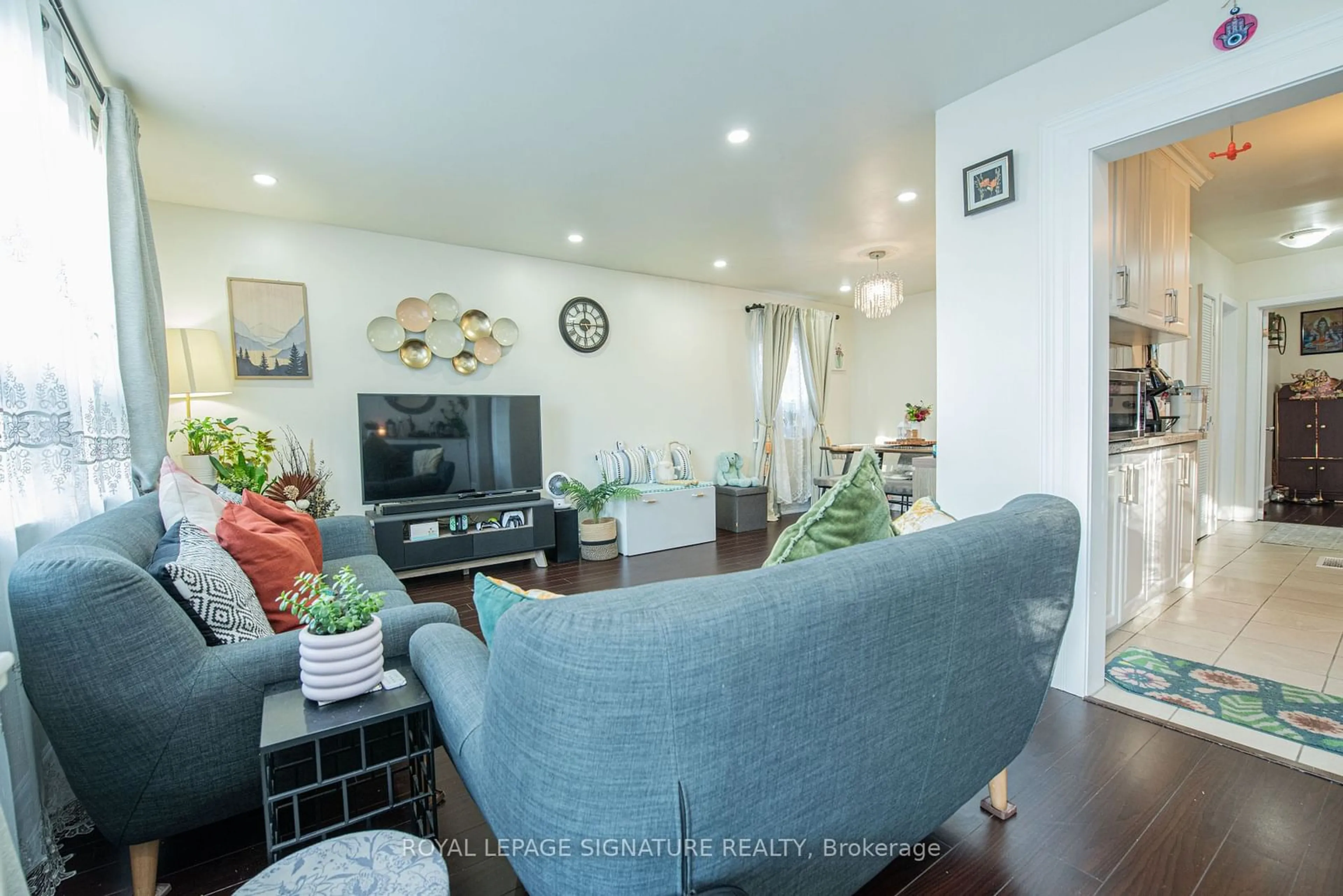 Living room, wood floors for 143 Magnolia Ave, Toronto Ontario M1K 3K7