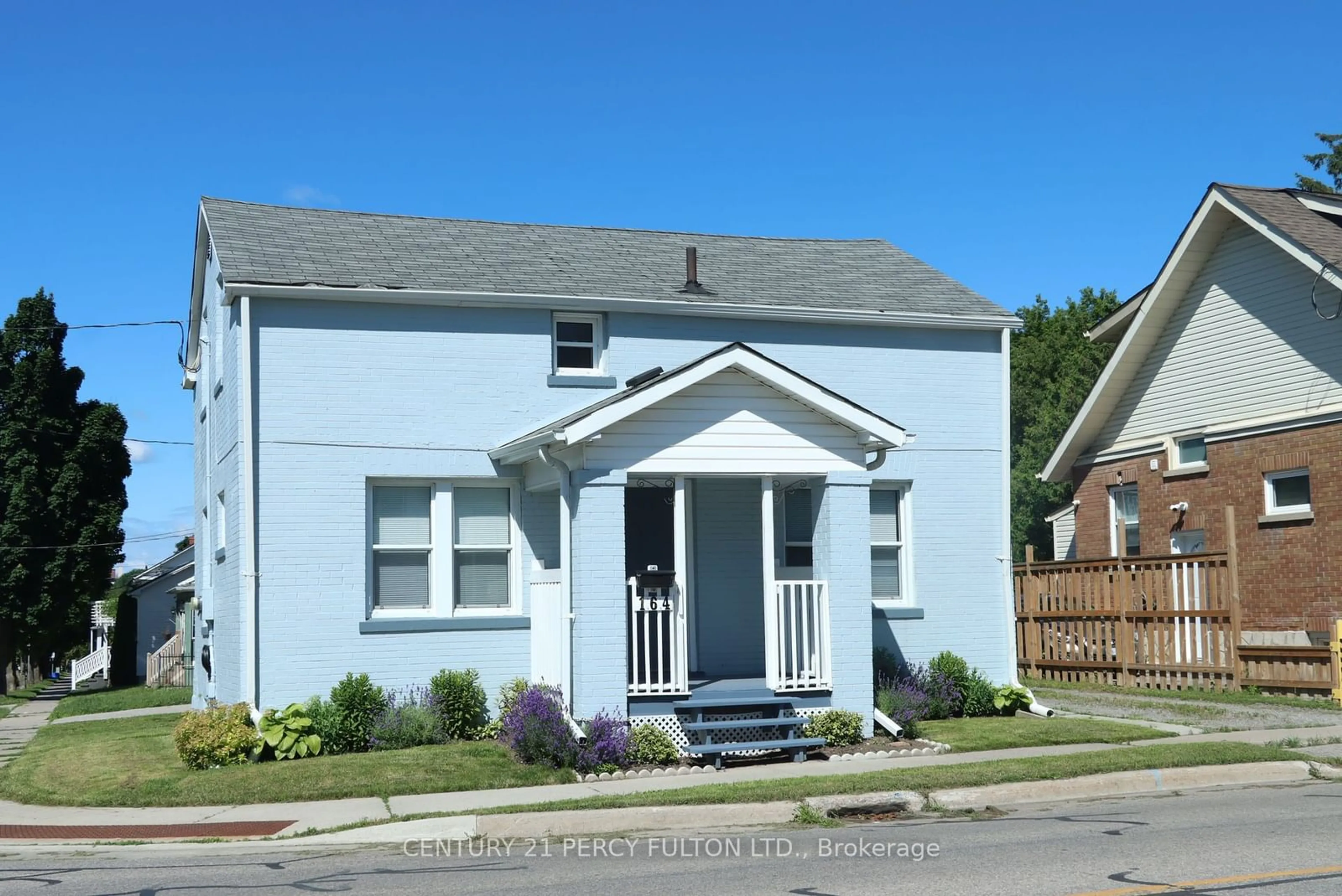 Frontside or backside of a home, the front or back of building for 164 Centre St, Oshawa Ontario L1G 4C3