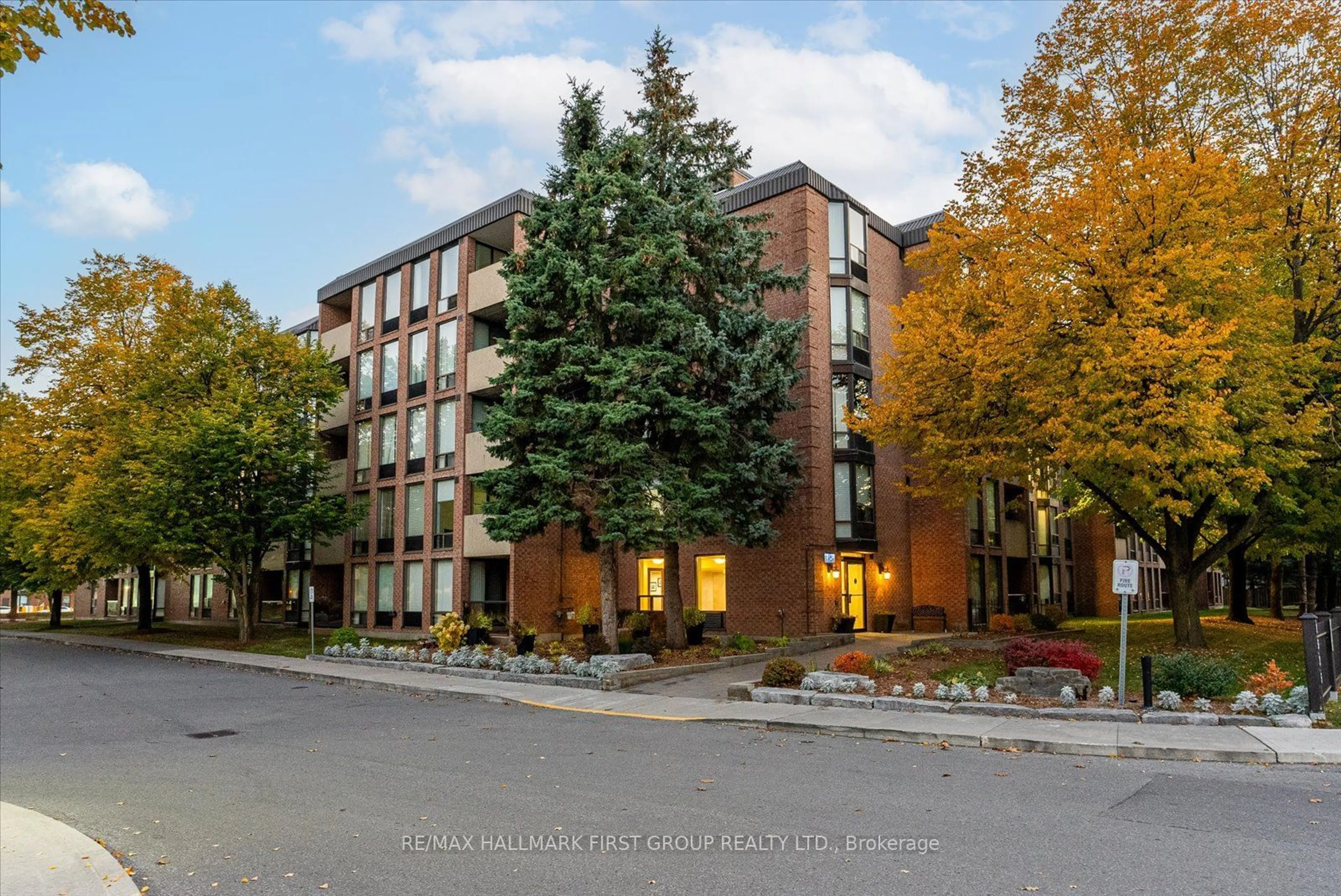 A pic from exterior of the house or condo, the front or back of building for 1525 Diefenbaker Crt #511, Pickering Ontario L1V 3W1