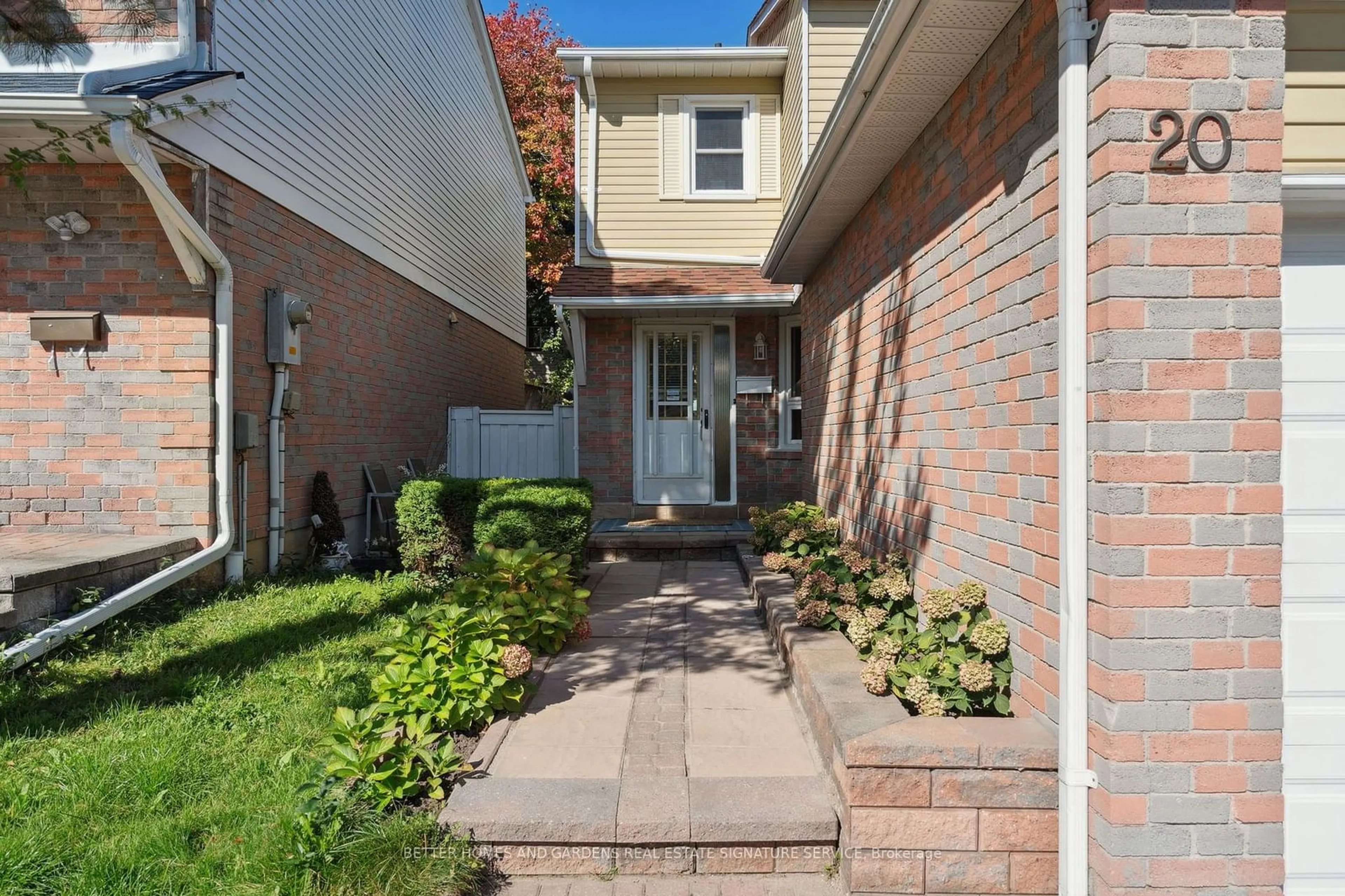 A pic from exterior of the house or condo, cottage for 20 Scarfair Ptwy, Toronto Ontario M1B 4E8