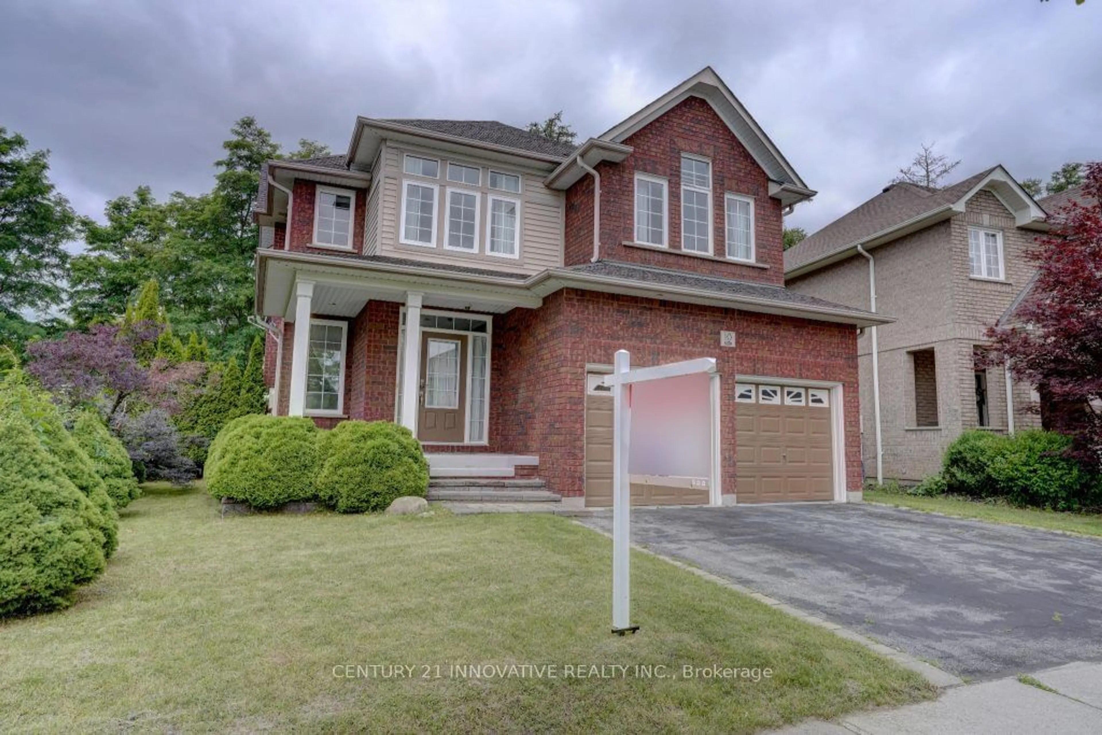 Frontside or backside of a home, the street view for 10 Thistledown Cres, Whitby Ontario L1R 3P2