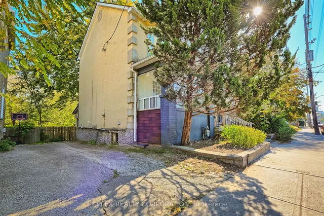 Additional property image - 193 Coxwell Ave