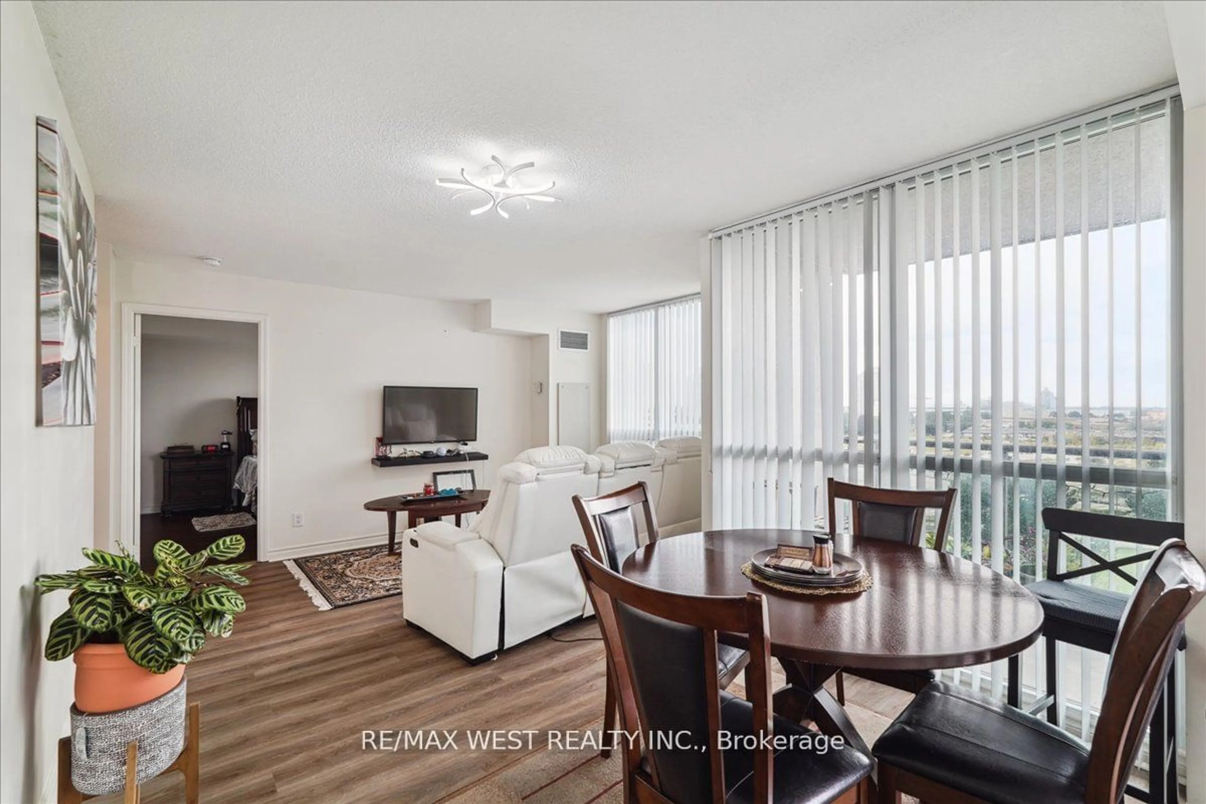 Living room, wood floors for 88 Grangeway Ave #708, Toronto Ontario M1H 0A2