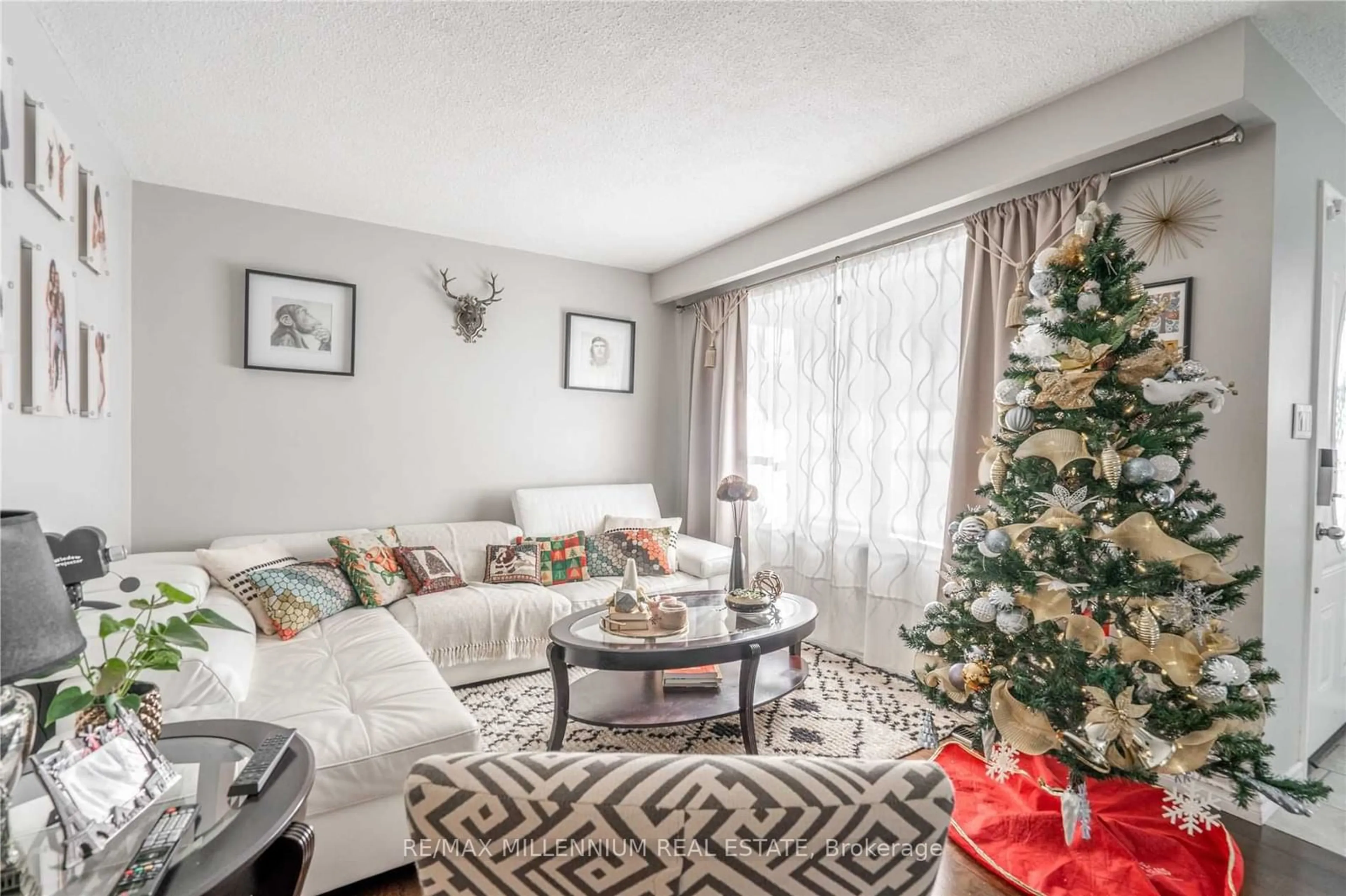 Living room, carpet floors for 480 Sedan Cres, Oshawa Ontario L1H 3G5