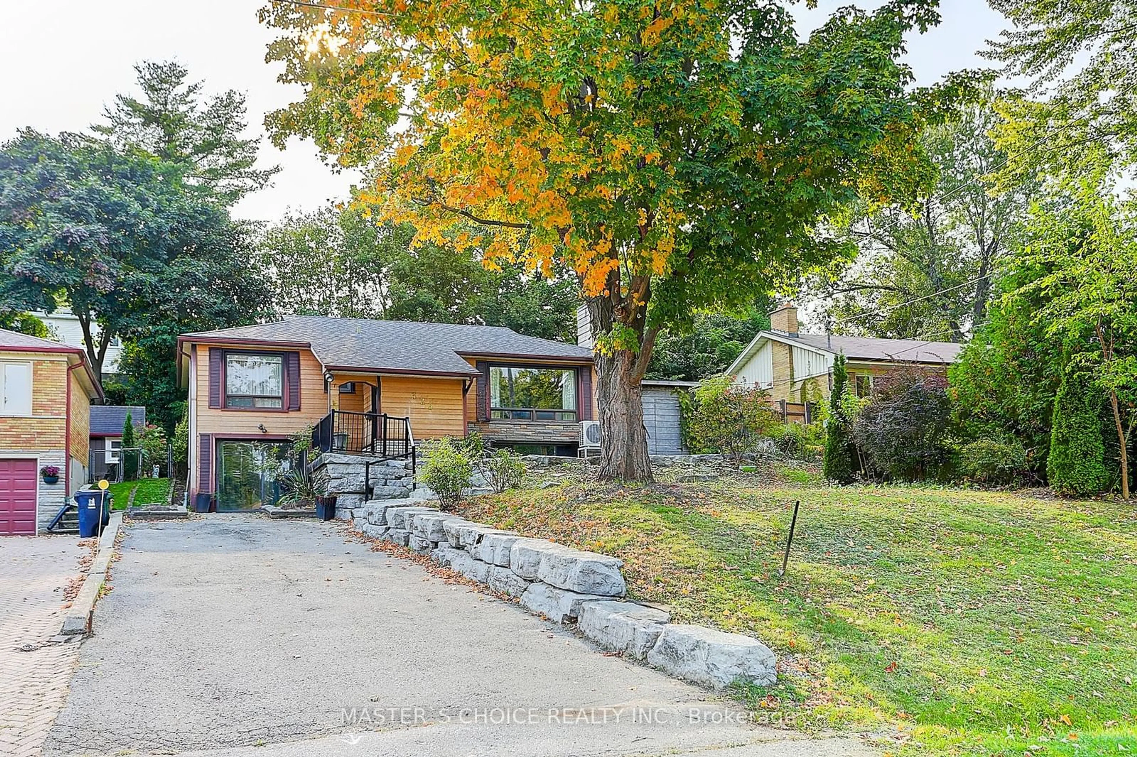 A pic from exterior of the house or condo, the street view for 326 Jaybell Grve, Toronto Ontario M1C 2X5