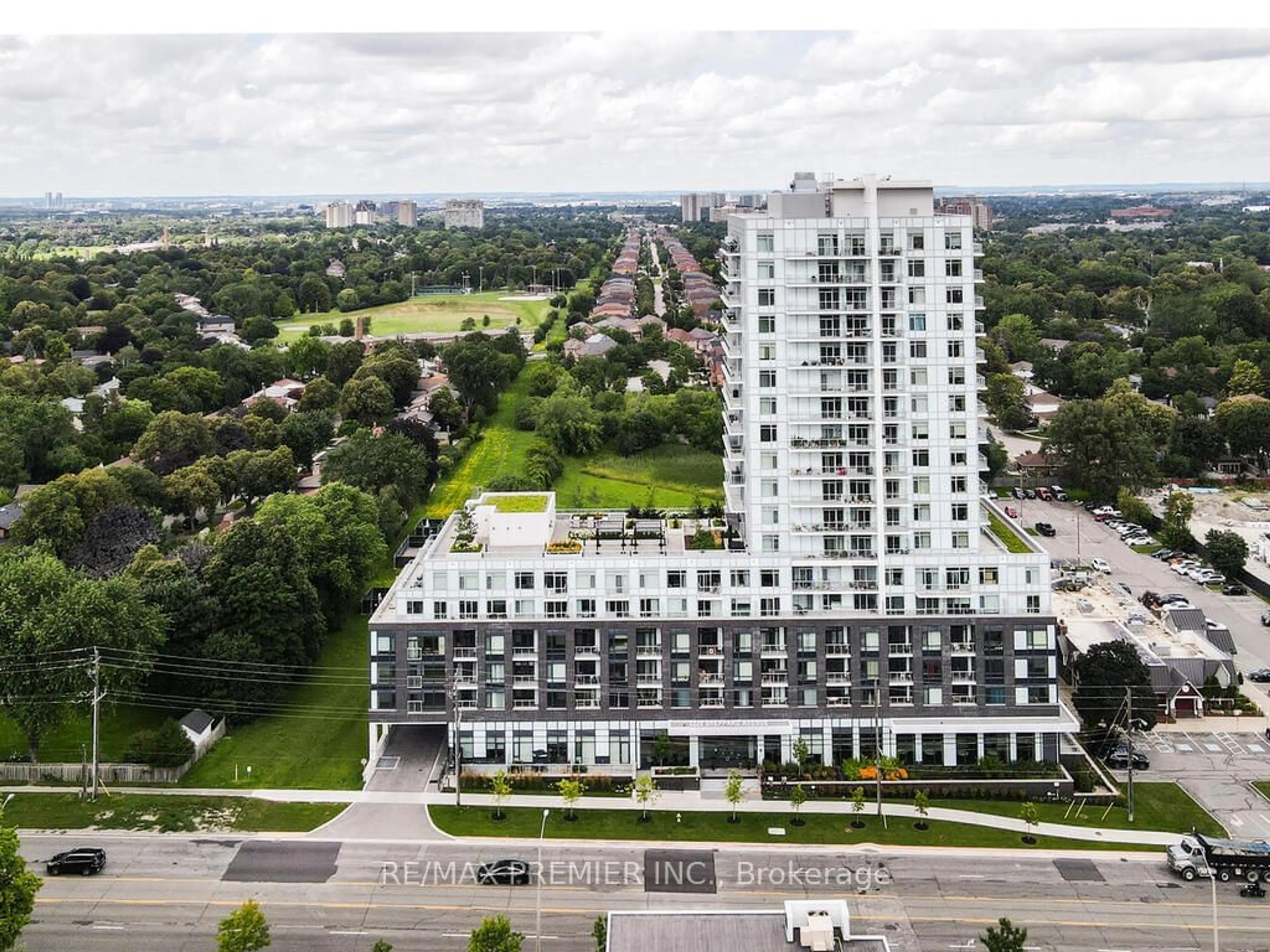 A pic from exterior of the house or condo, the view of city buildings for 3220 Sheppard Ave #423, Toronto Ontario M1T 0B7