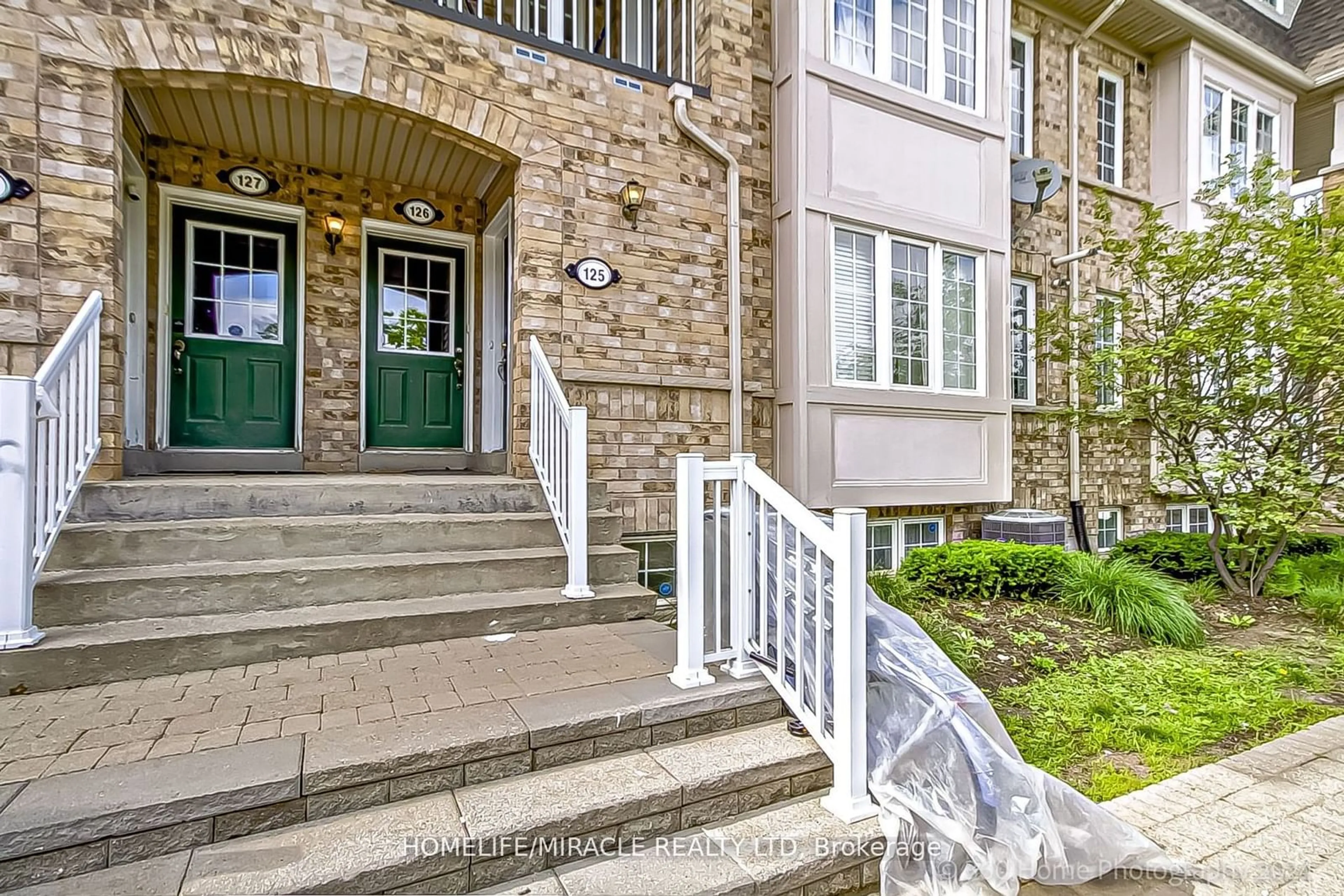 A pic from exterior of the house or condo, the street view for 42 Pinery Tr #125, Toronto Ontario M1B 6K2