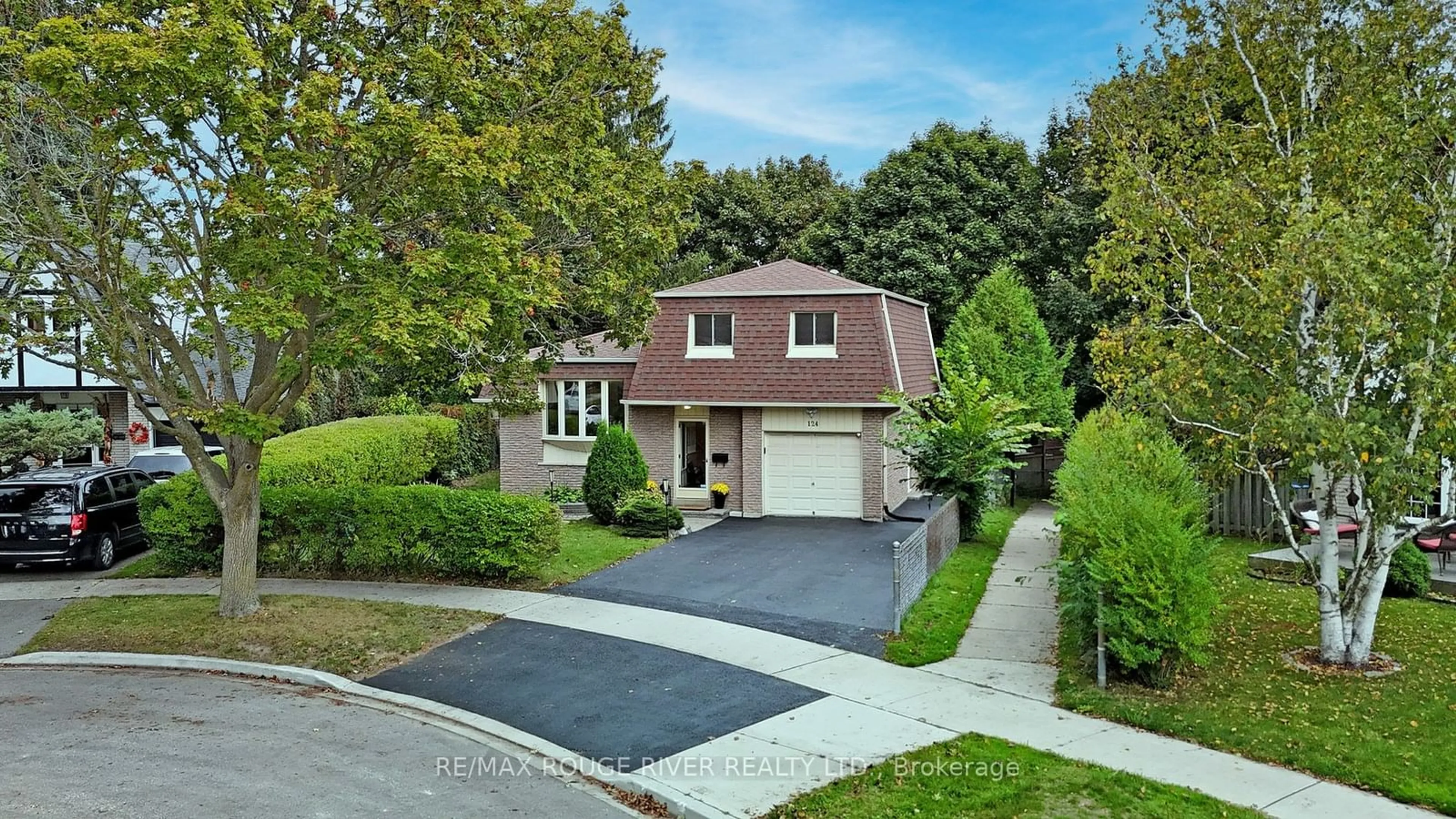 A pic from exterior of the house or condo, the street view for 124 Beaverbrook Crt, Toronto Ontario M1C 3A9