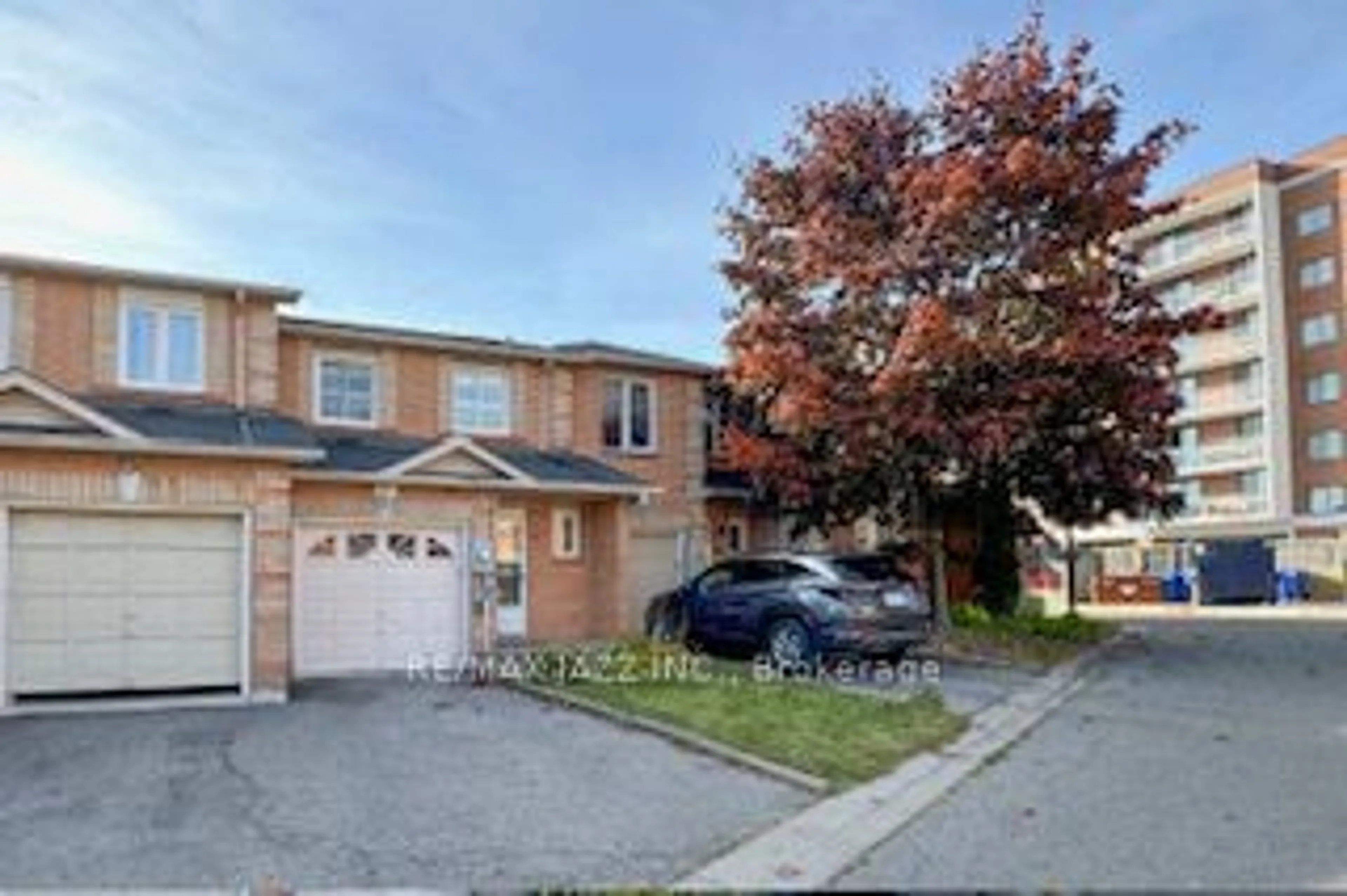 A pic from exterior of the house or condo, the street view for 811 Wilson Rd #39, Oshawa Ontario L1G 7Z5