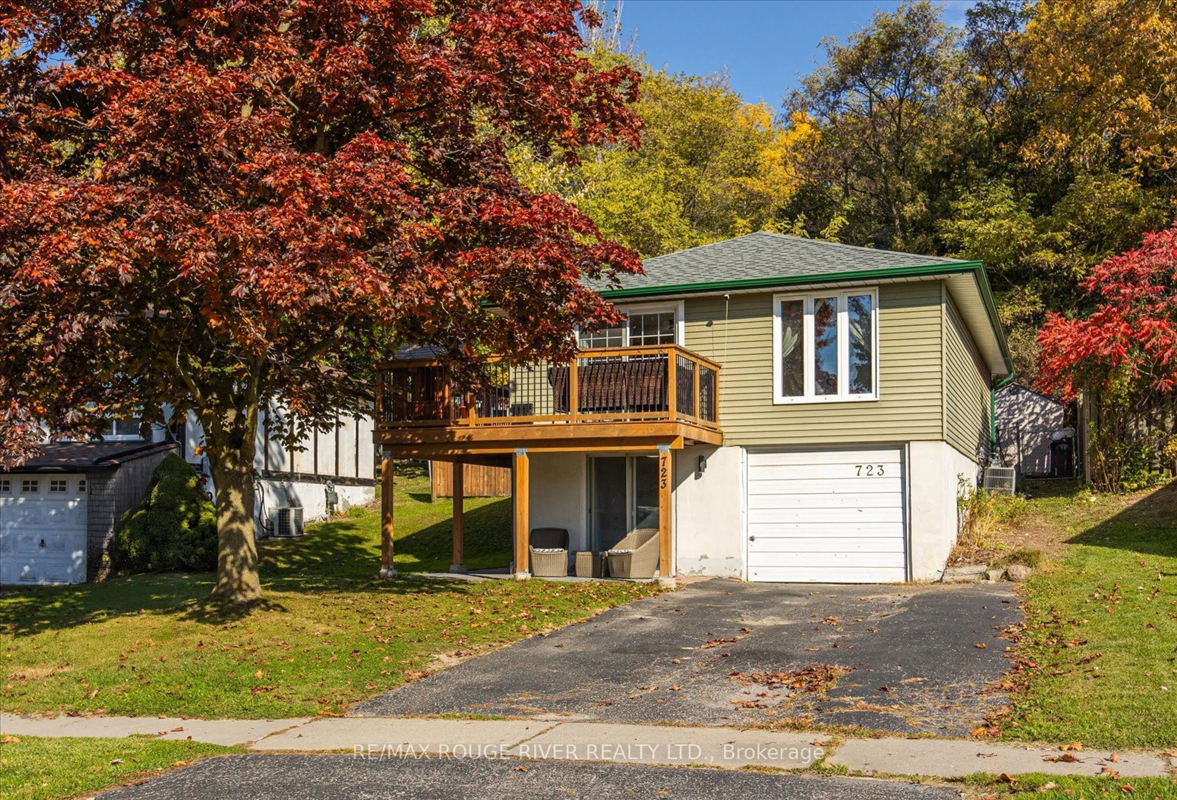 Frontside or backside of a home, cottage for 723 Wesley Dr, Oshawa Ontario L1H 7X6