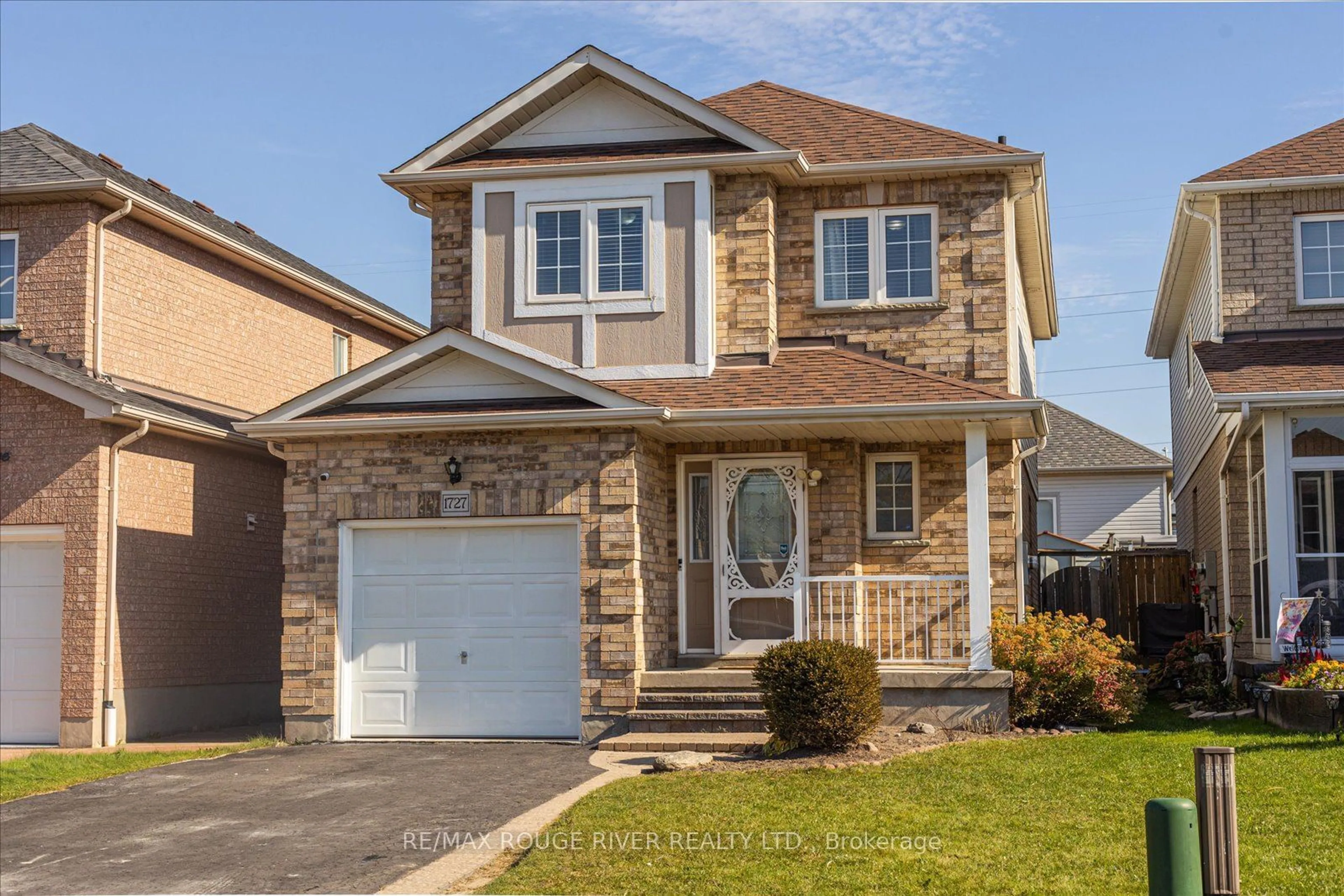 Frontside or backside of a home, cottage for 1727 Radcliffe Dr, Oshawa Ontario L1K 2T1