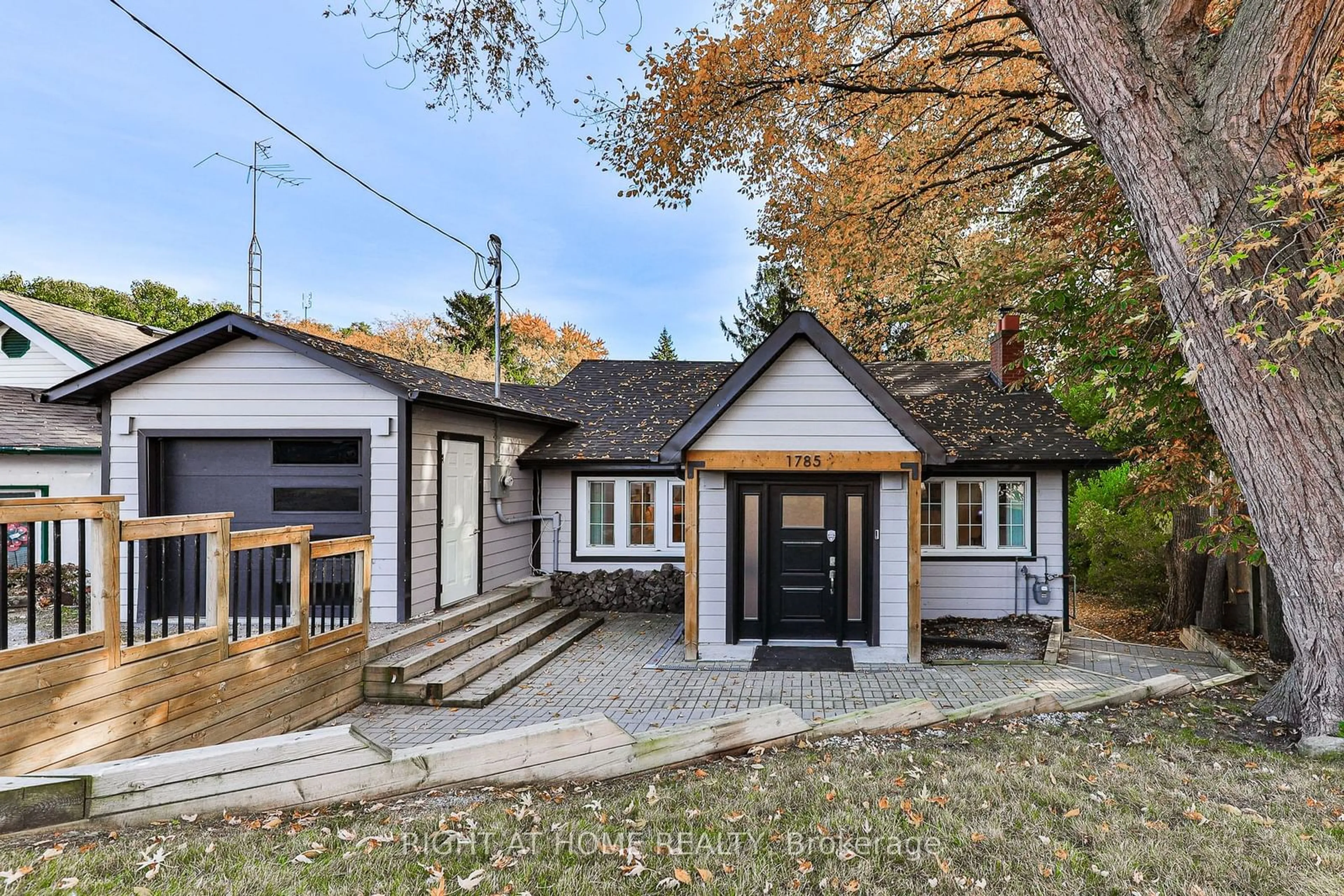 Frontside or backside of a home, cottage for 1785 Kingston Rd, Toronto Ontario M1N 1T3