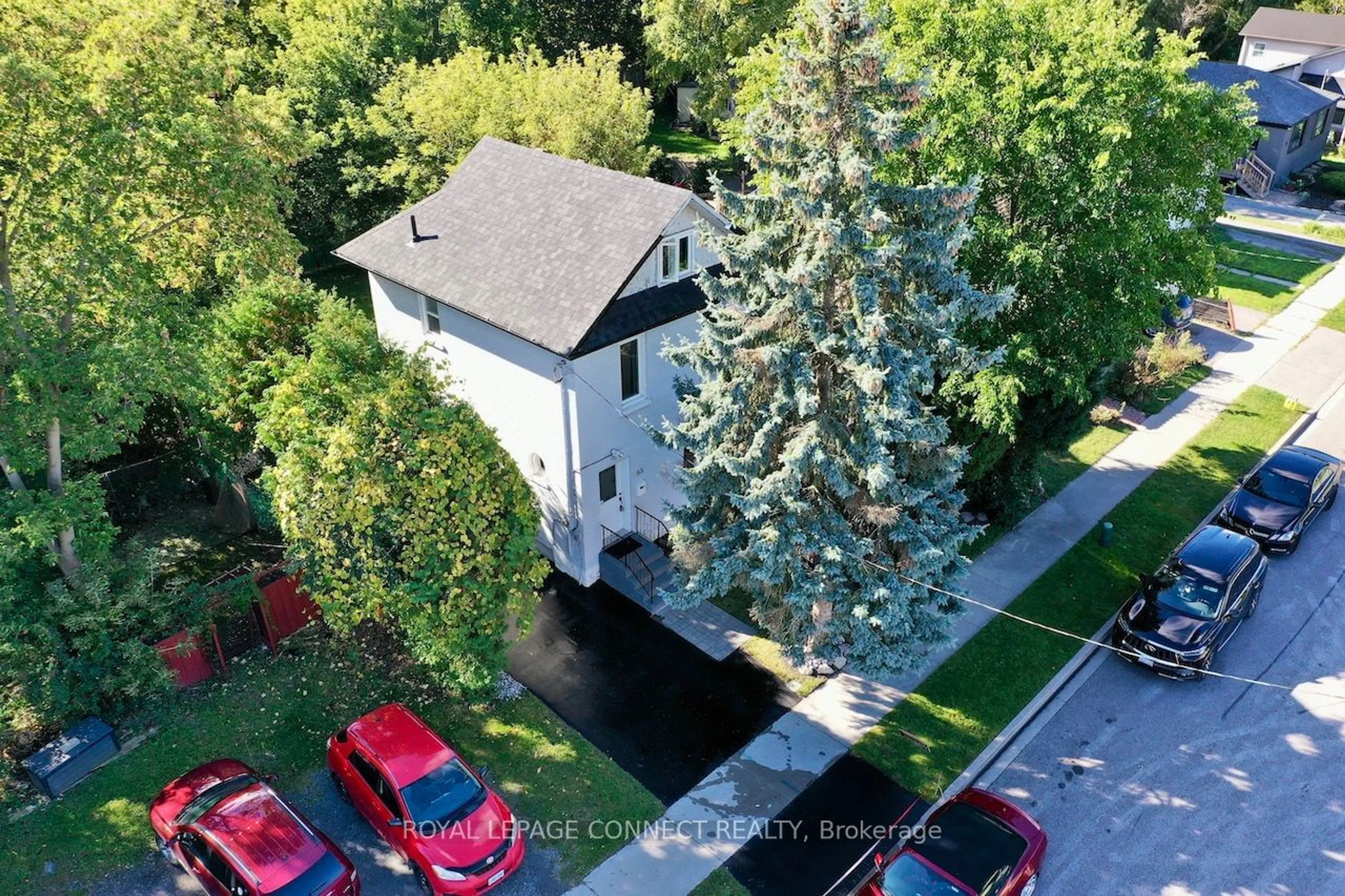 A pic from exterior of the house or condo, the street view for 63 Avenue St, Oshawa Ontario L1H 2V1