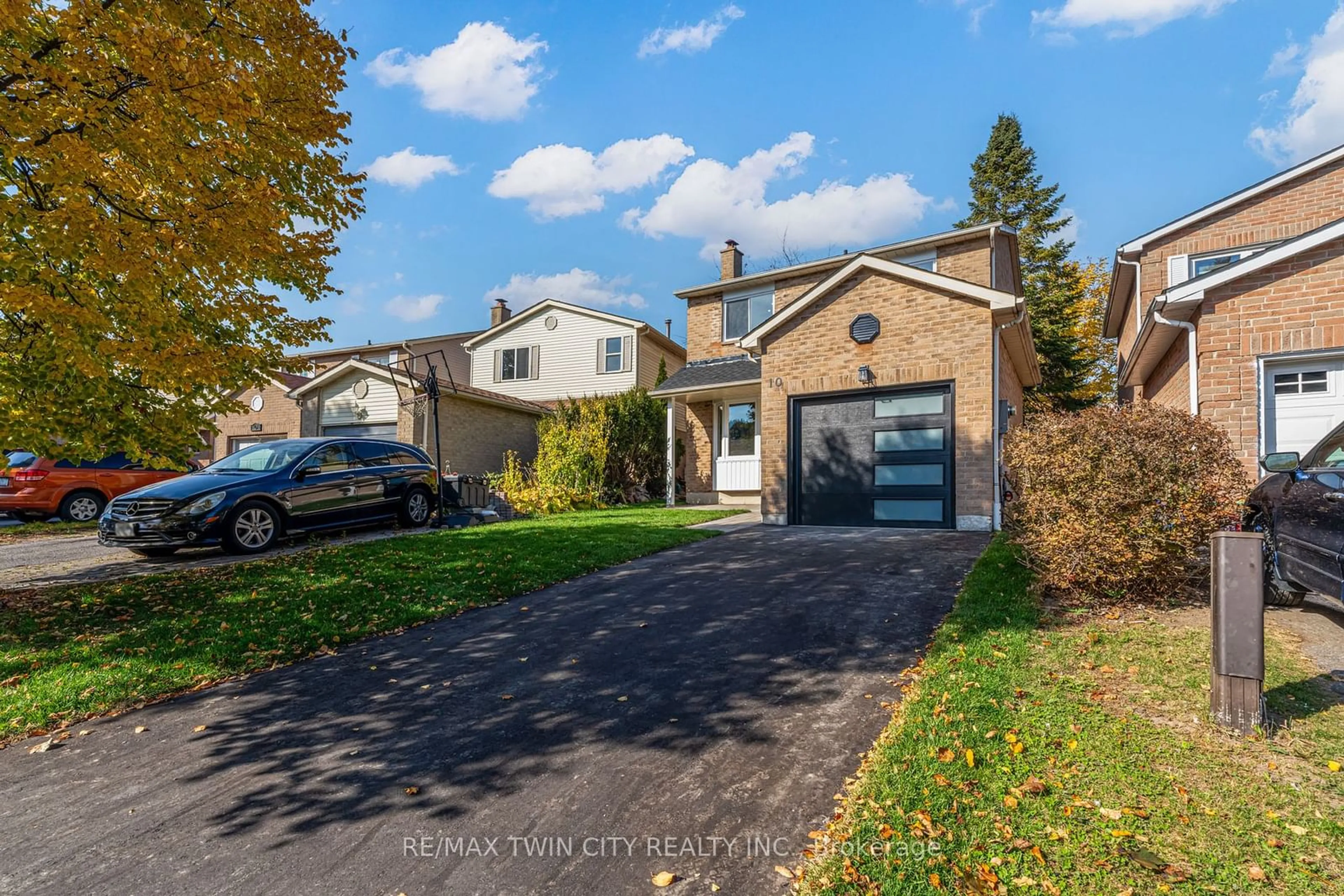 Frontside or backside of a home, cottage for 10 Dobson Dr, Ajax Ontario L1S 5C2