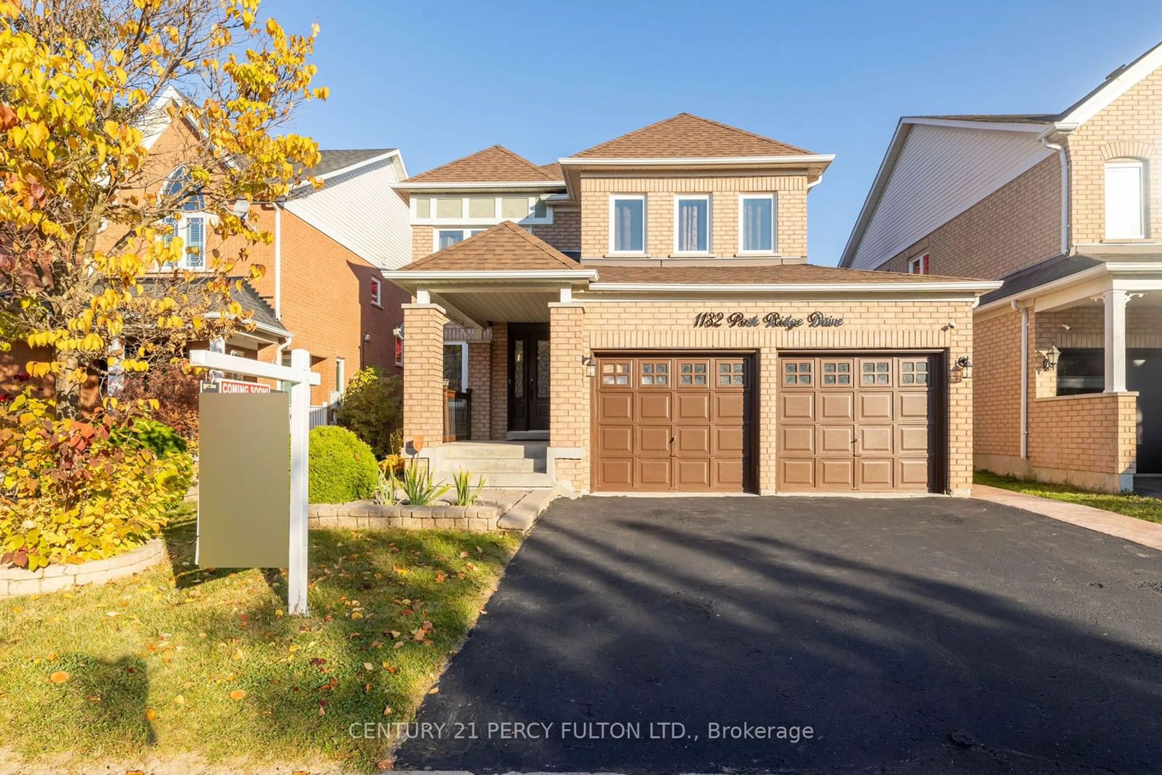 Frontside or backside of a home, the street view for 1132 Park Ridge Dr, Oshawa Ontario L1K 2N8