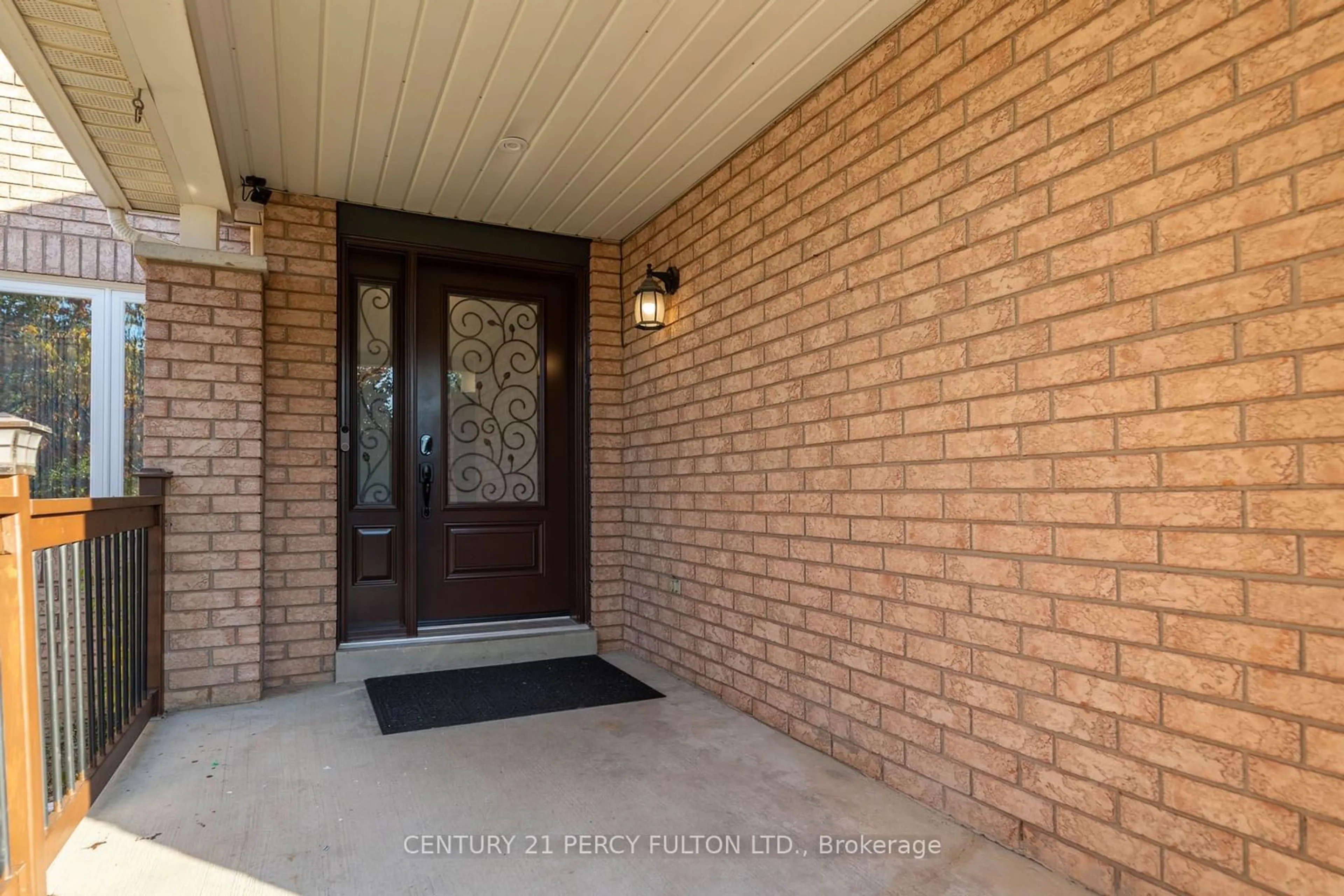 Indoor entryway, wood floors for 1132 Park Ridge Dr, Oshawa Ontario L1K 2N8