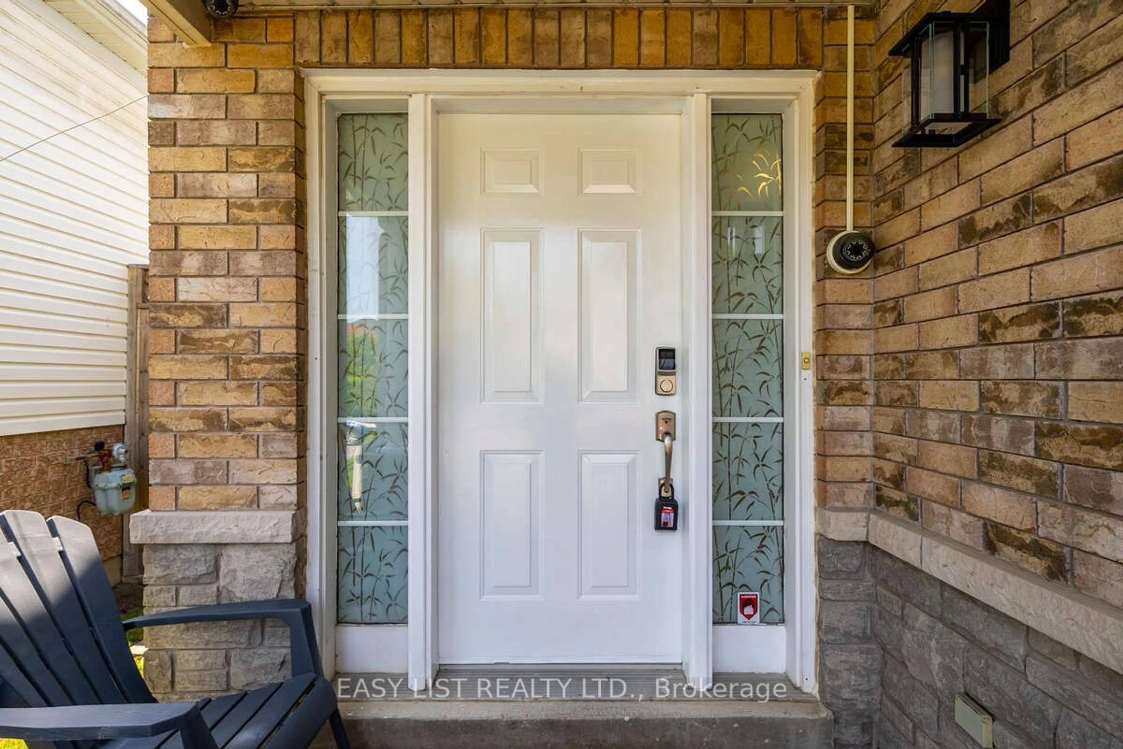 Indoor entryway, wood floors for 1608 Whitestone Dr, Oshawa Ontario L1K 2R9