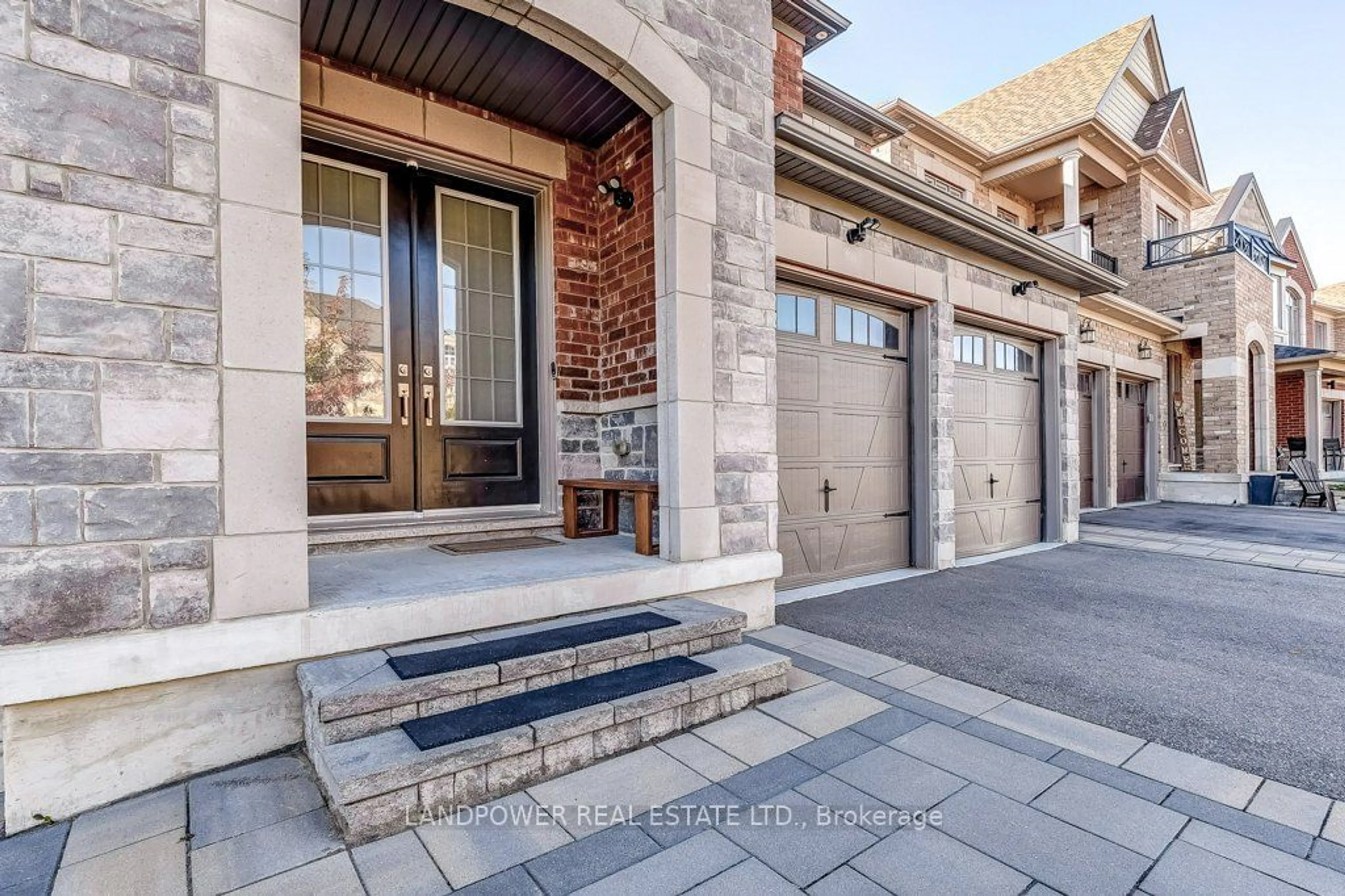 Indoor entryway, ceramic floors for 38 St Ives Cres, Whitby Ontario L1P 0C5