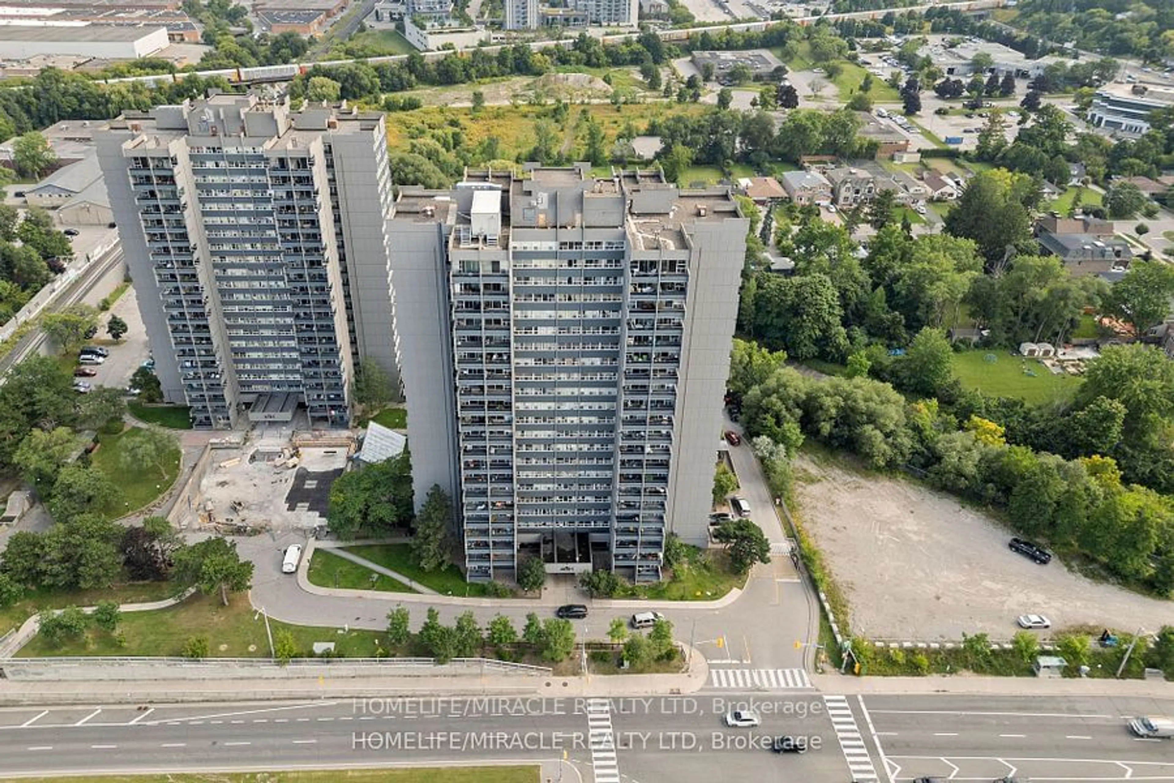 A pic from exterior of the house or condo, the view of city buildings for 4091 Sheppard Ave #806, Toronto Ontario M1S 3H2